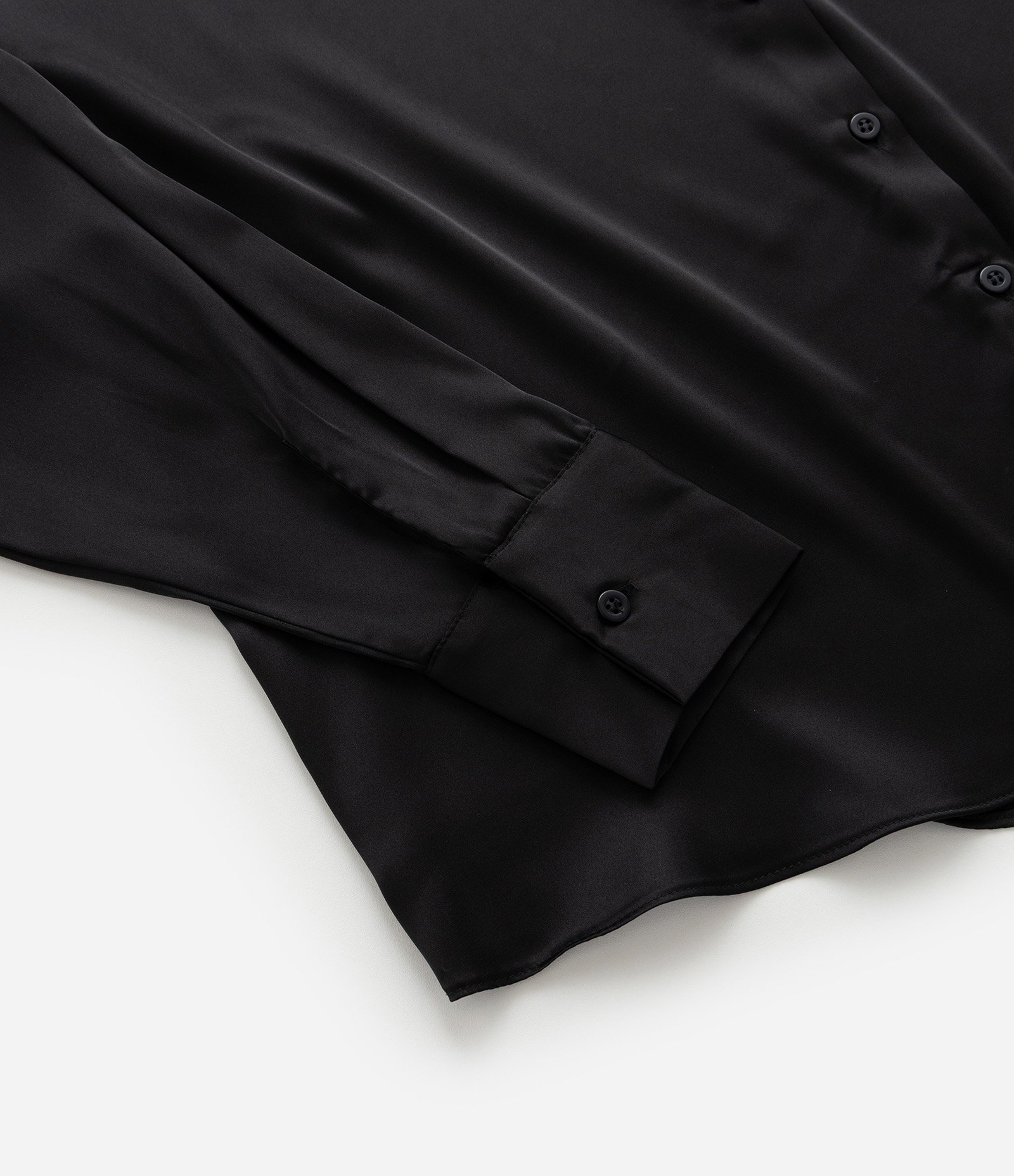 Camisa em Cetim Curve & Plus Size Preto 7