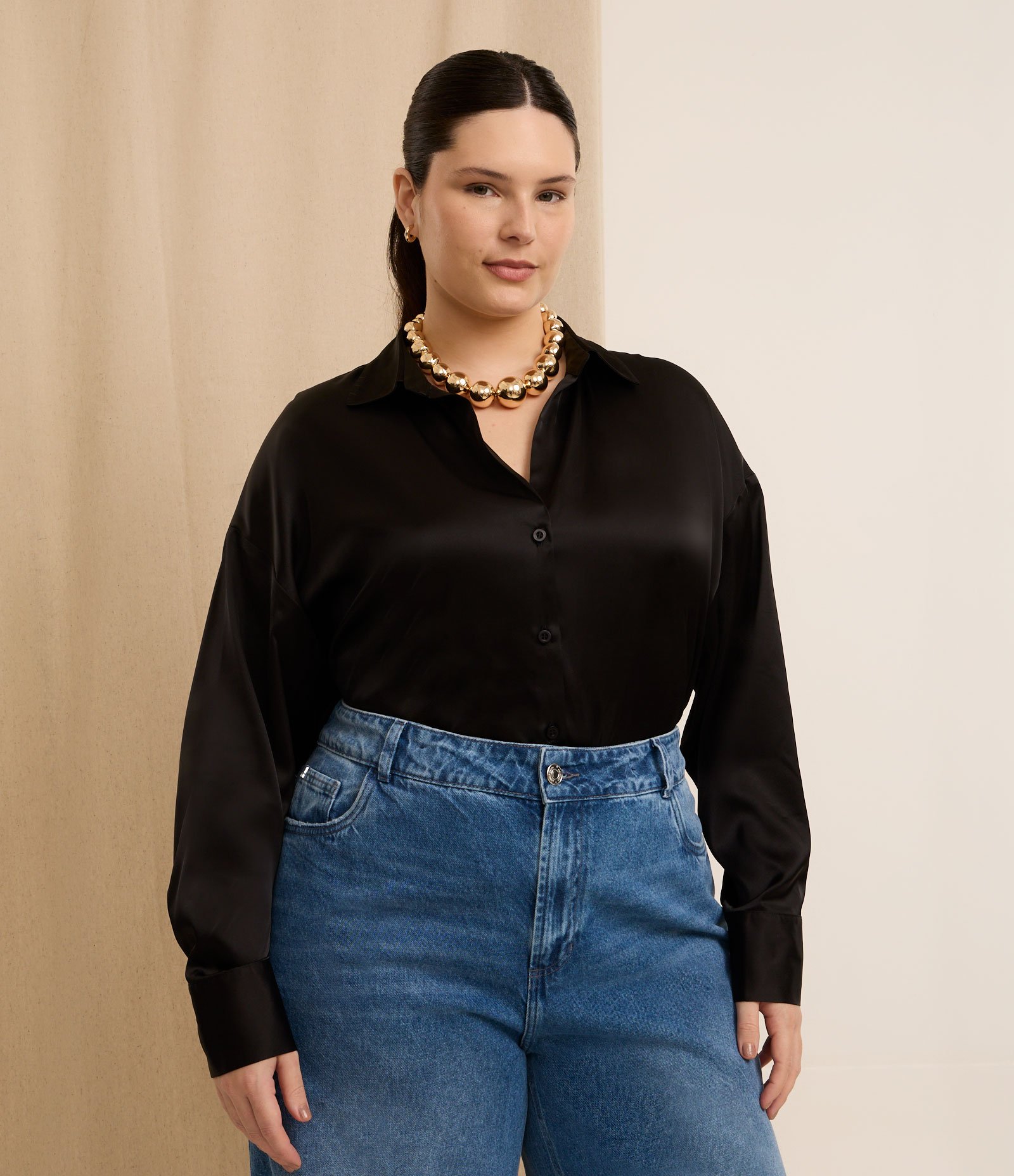 Camisa em Cetim Curve & Plus Size Preto 1