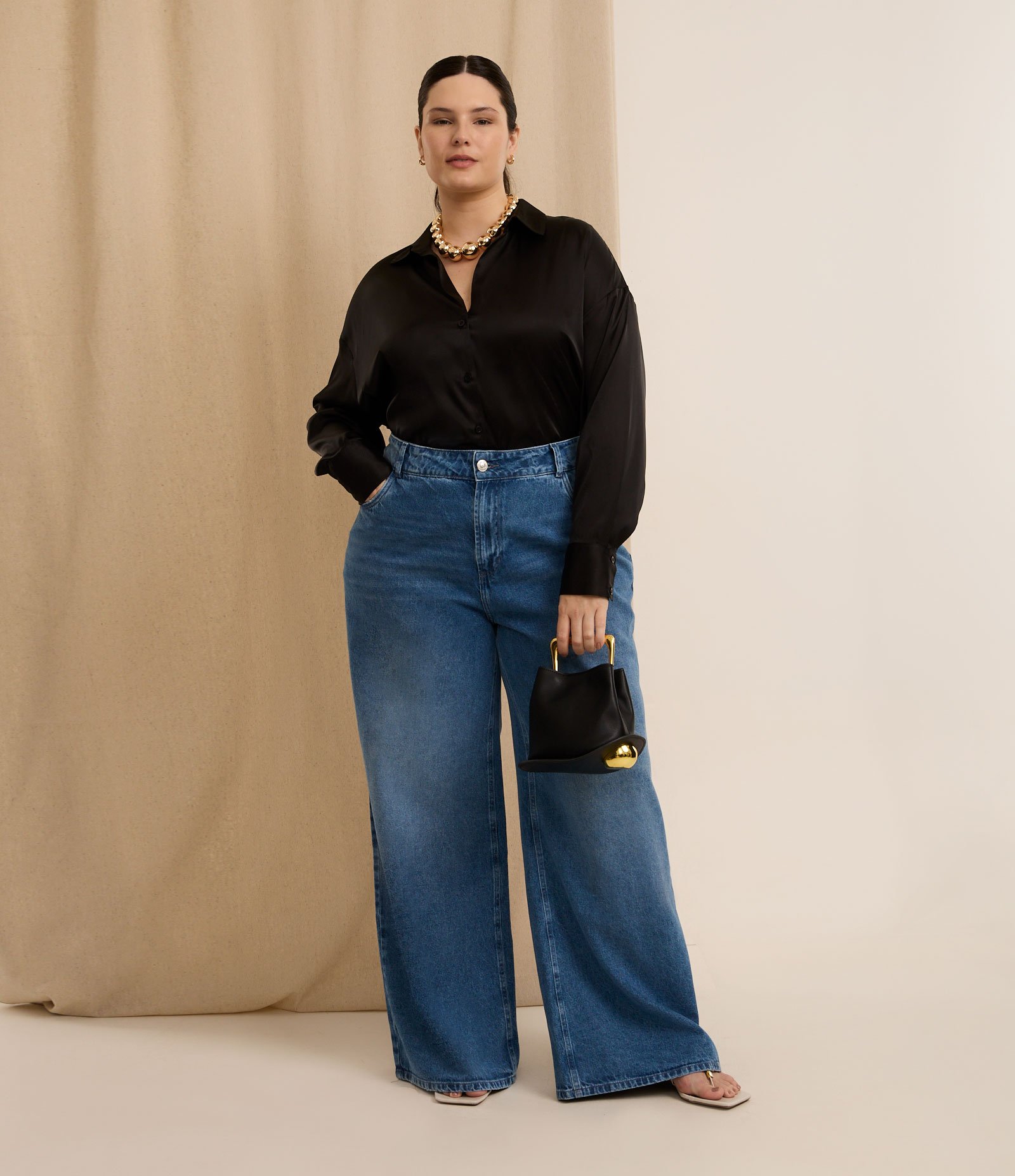 Camisa em Cetim Curve & Plus Size Preto 2