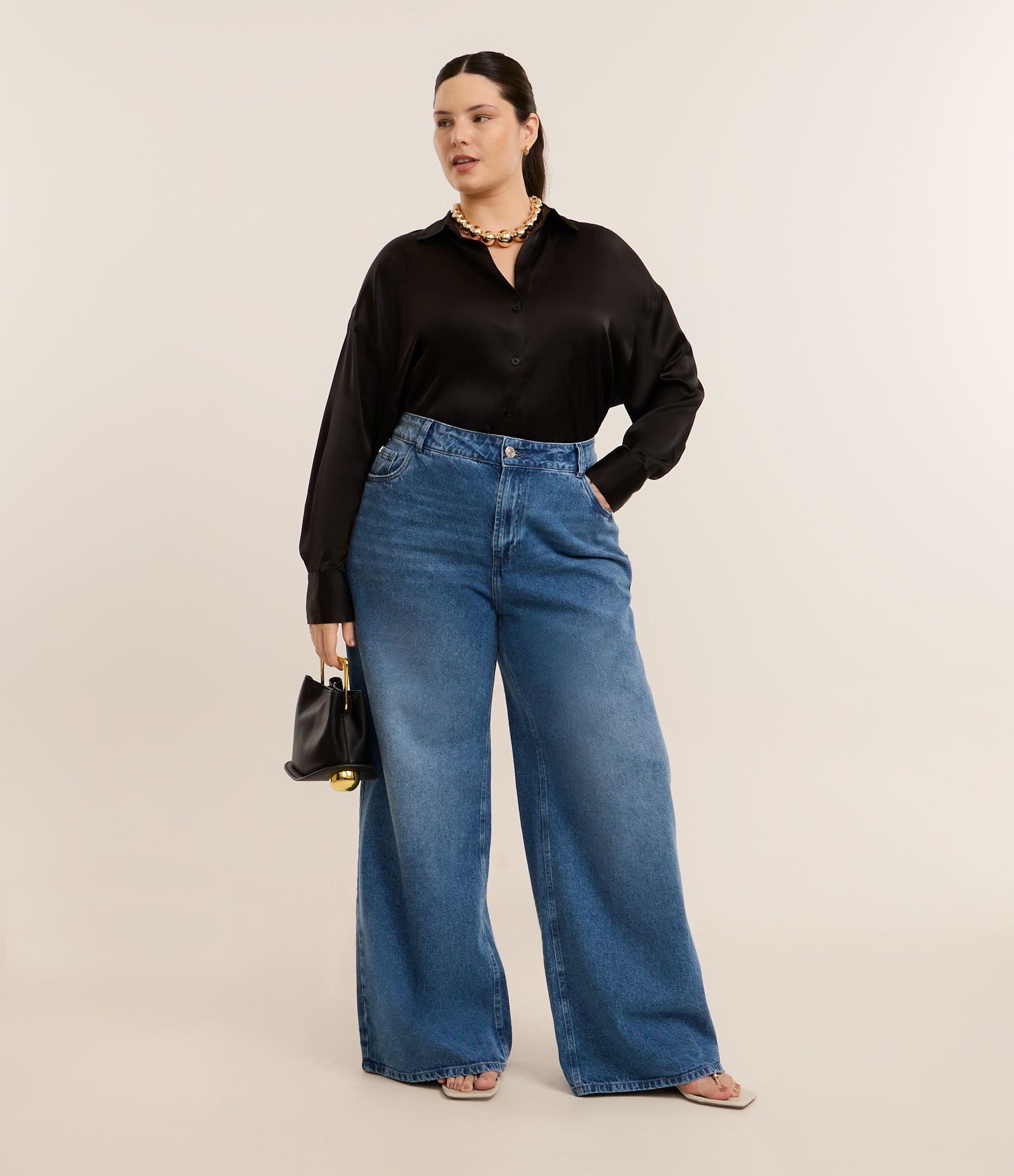 Camisa em Cetim Curve & Plus Size Preto 3