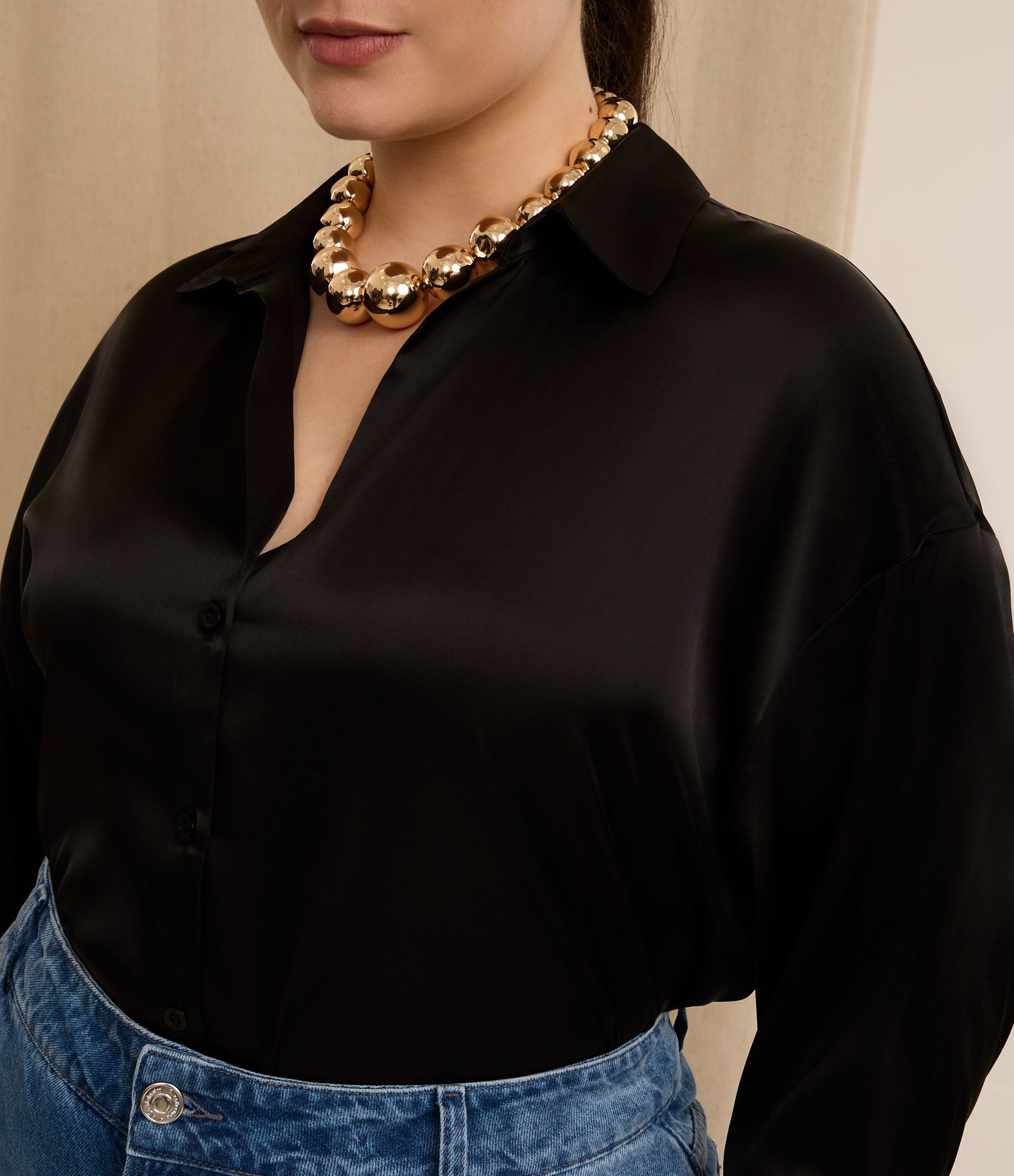 Camisa em Cetim Curve & Plus Size Preto 4