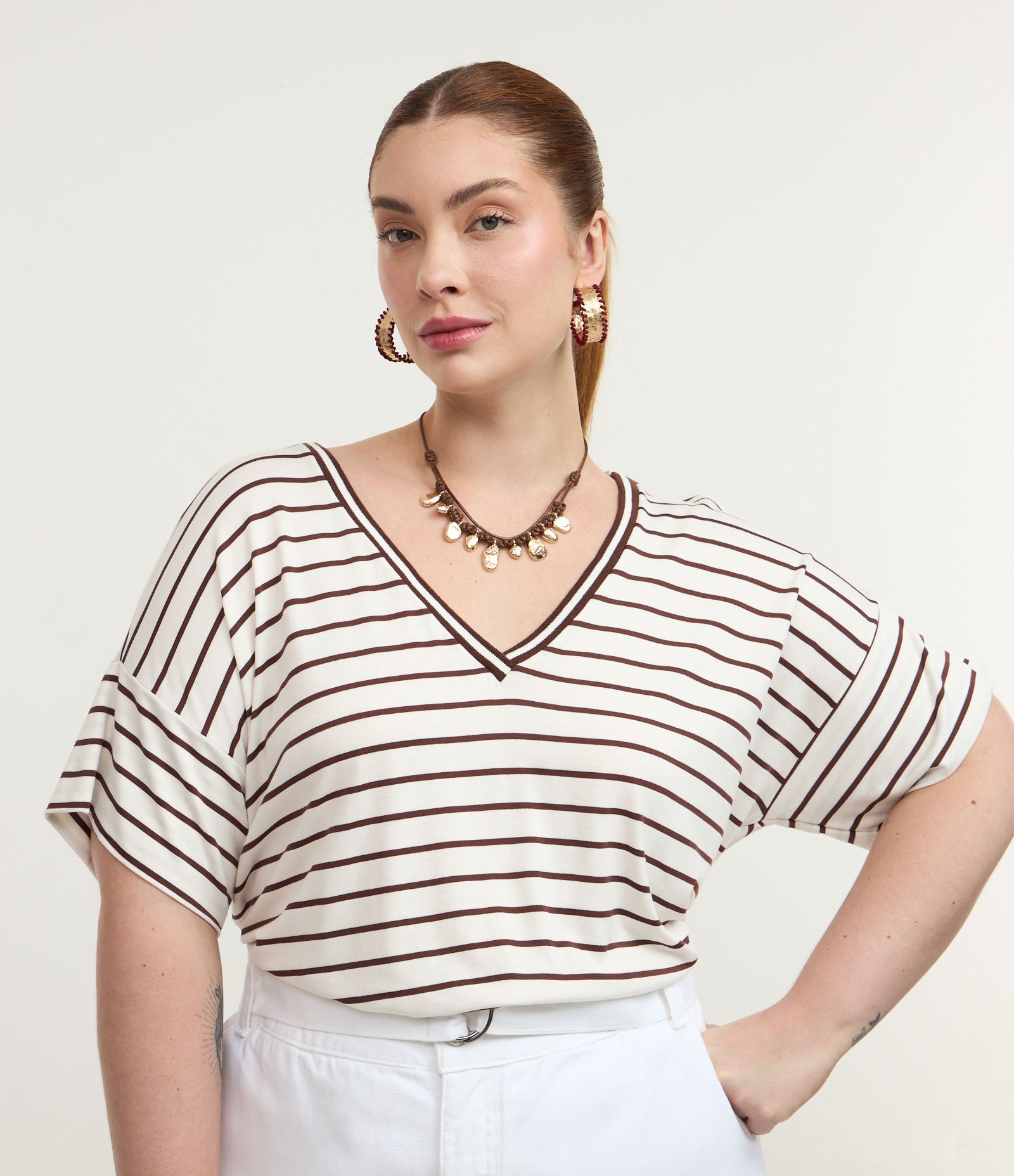 Blusa Alongada em Viscolycra Listrada Curve & Plus Size Branco/Marrom 1