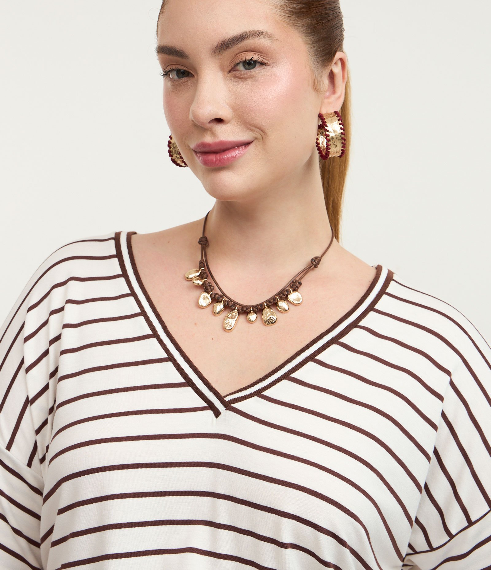 Blusa Alongada em Viscolycra Listrada Curve & Plus Size Branco/Marrom 3