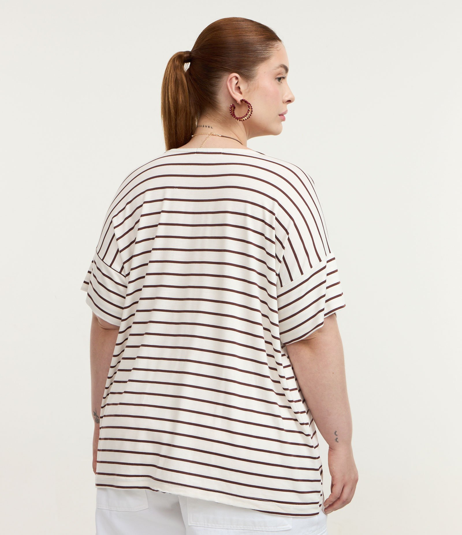 Blusa Alongada em Viscolycra Listrada Curve & Plus Size Branco/Marrom 4