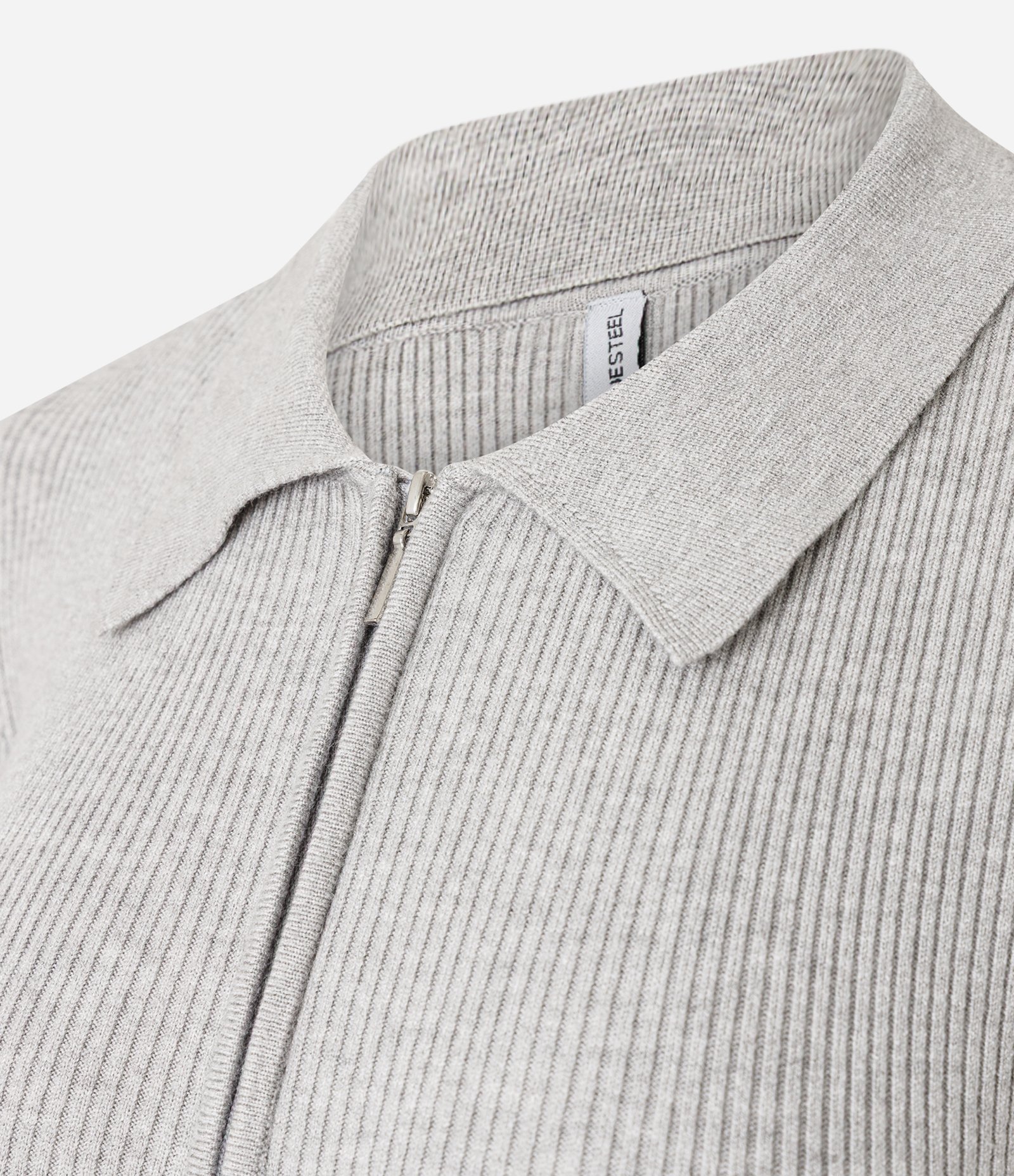 Blusa em Viscose em EfeitoTricô com Gola Polo e Zíper Cinza 5