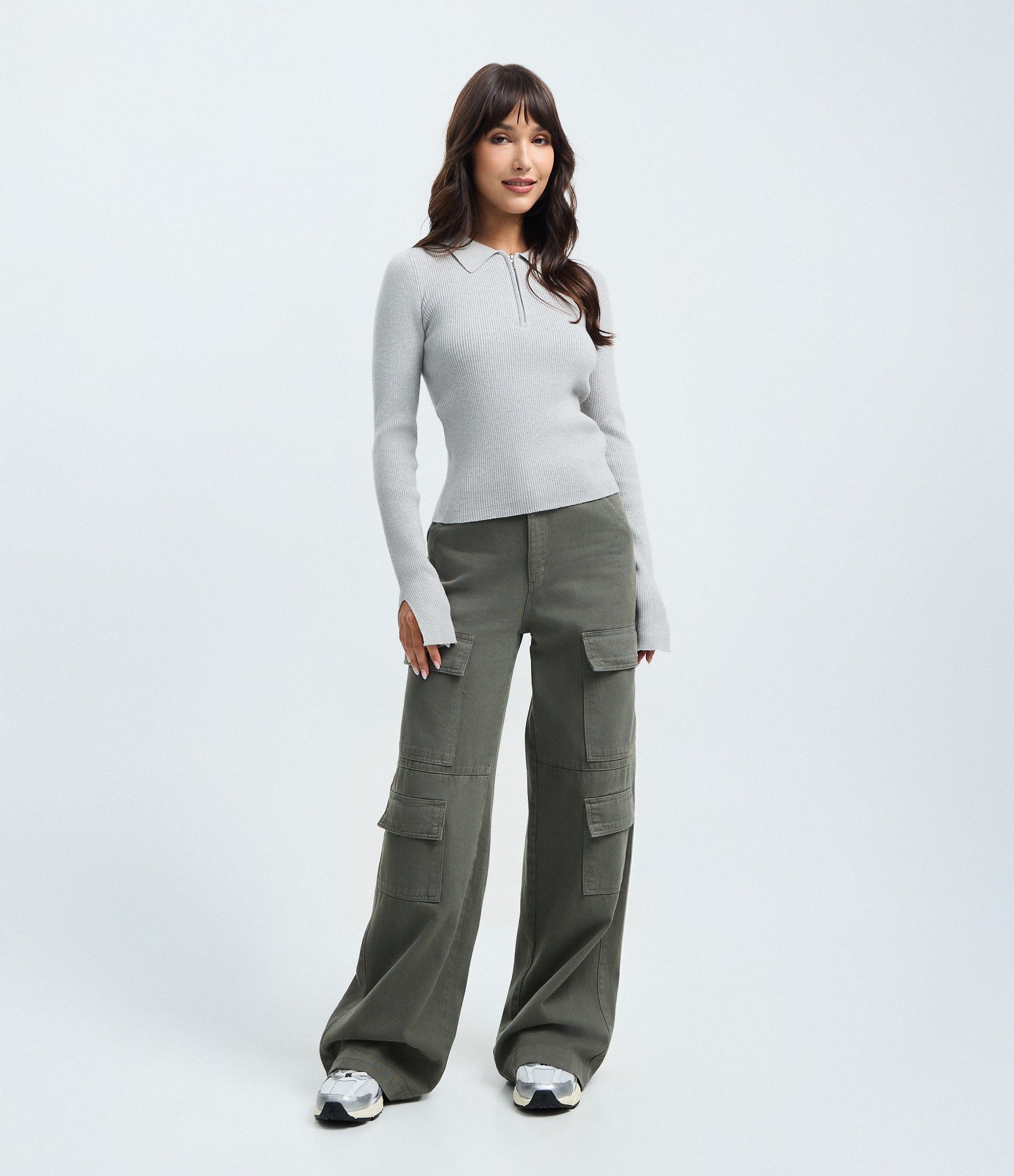 Blusa em Viscose em EfeitoTricô com Gola Polo e Zíper Cinza 2