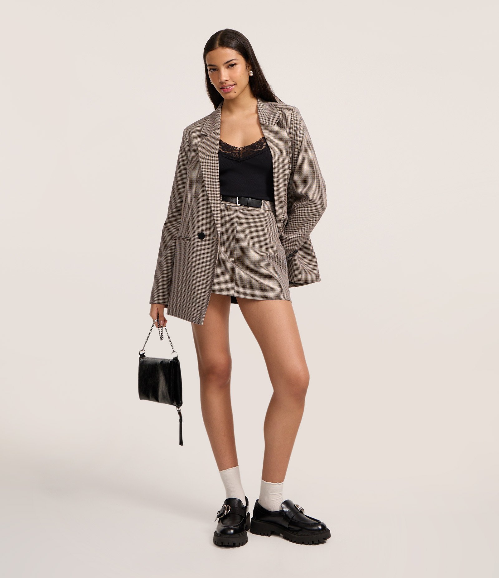 Short Saia em Viscose Alfaiatada com Cinto Xadrez Cinza 1