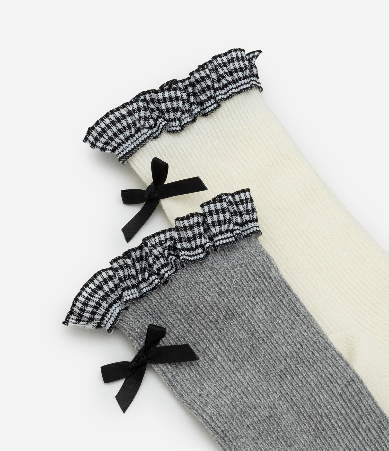 Kit 02 Meias Cano Médio Com Frufru E Laço Cinza/Branco 4