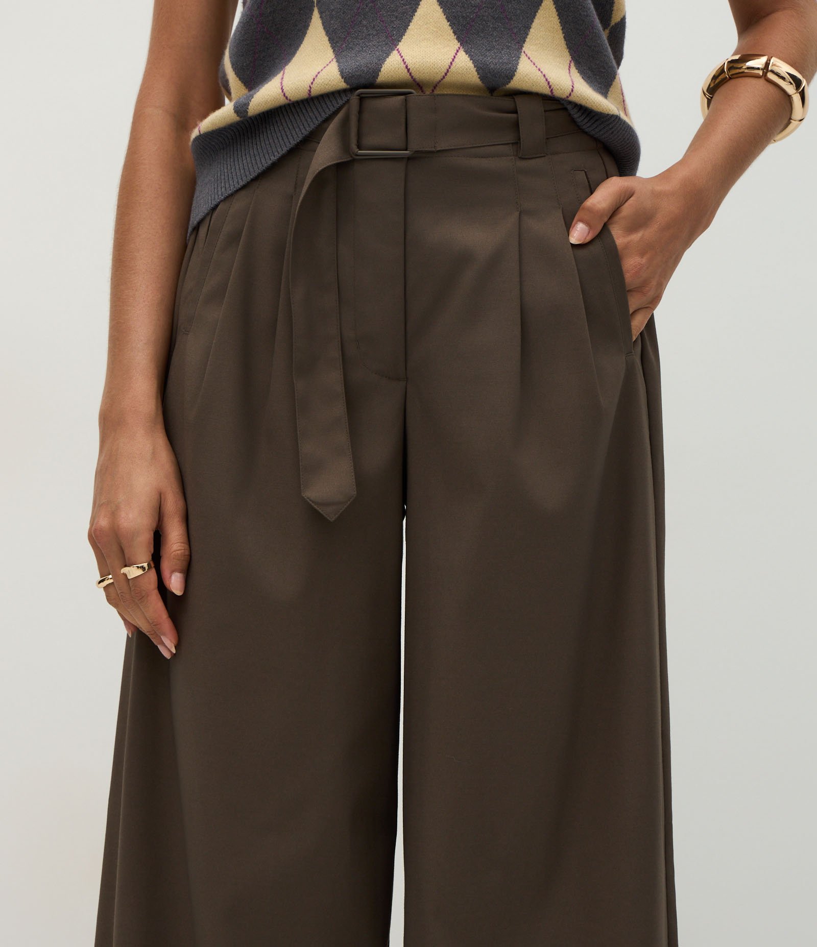 Calça Wide Leg em Alfaiataria com Pregas Frontais e Cinto Marrom 8