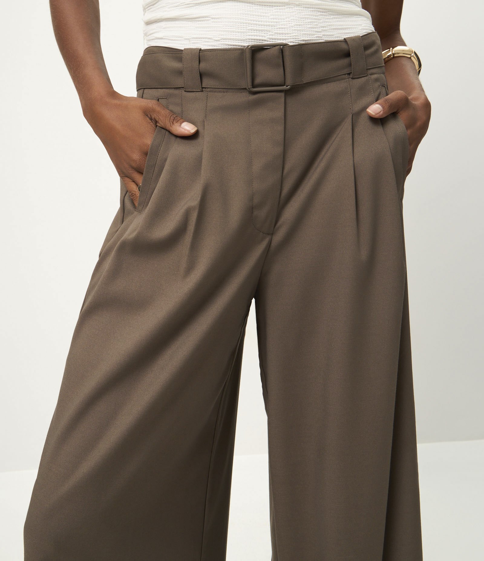 Calça Wide Leg em Alfaiataria com Pregas Frontais e Cinto Marrom 4