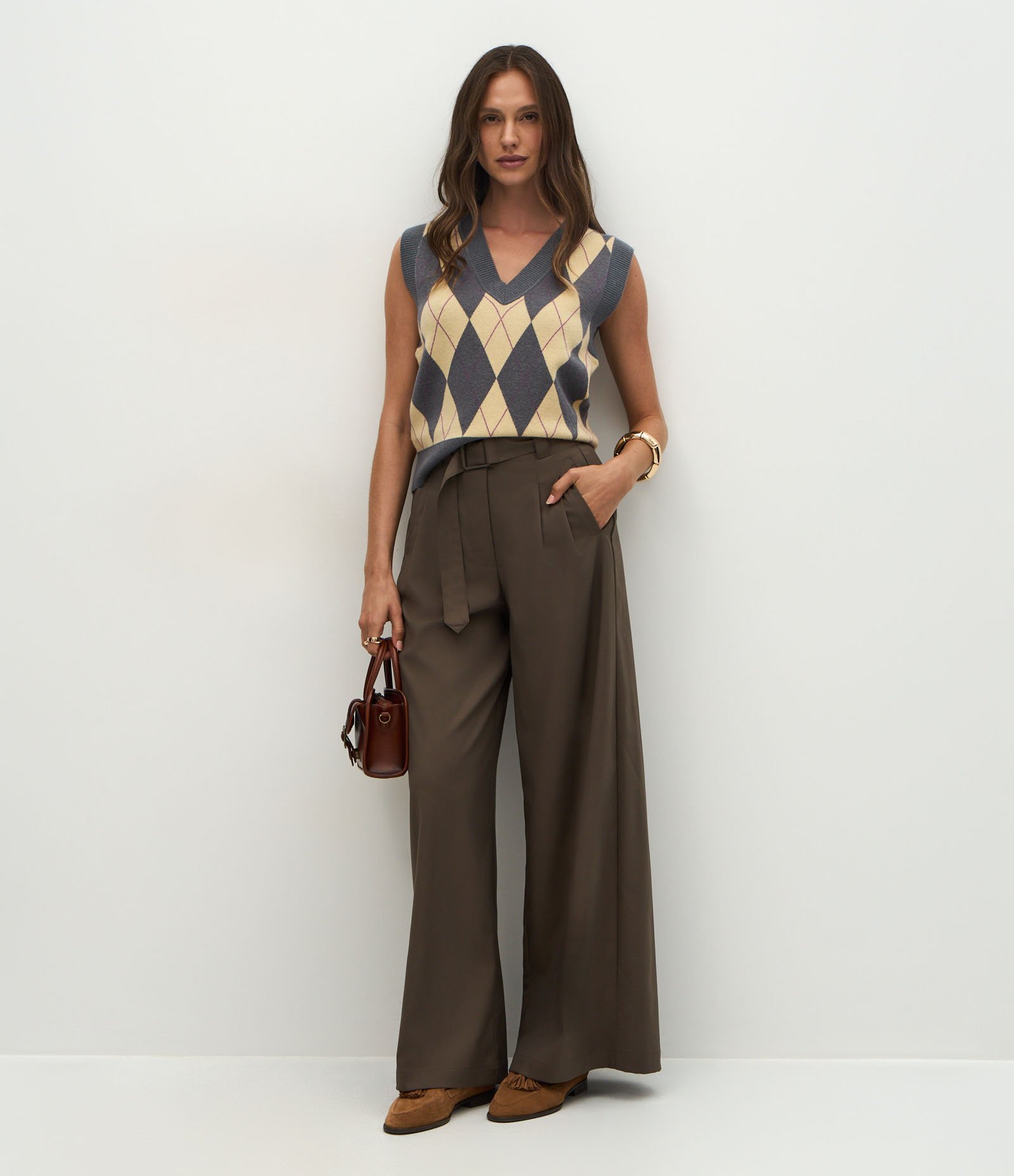 Calça Wide Leg em Alfaiataria com Pregas Frontais e Cinto Marrom 5