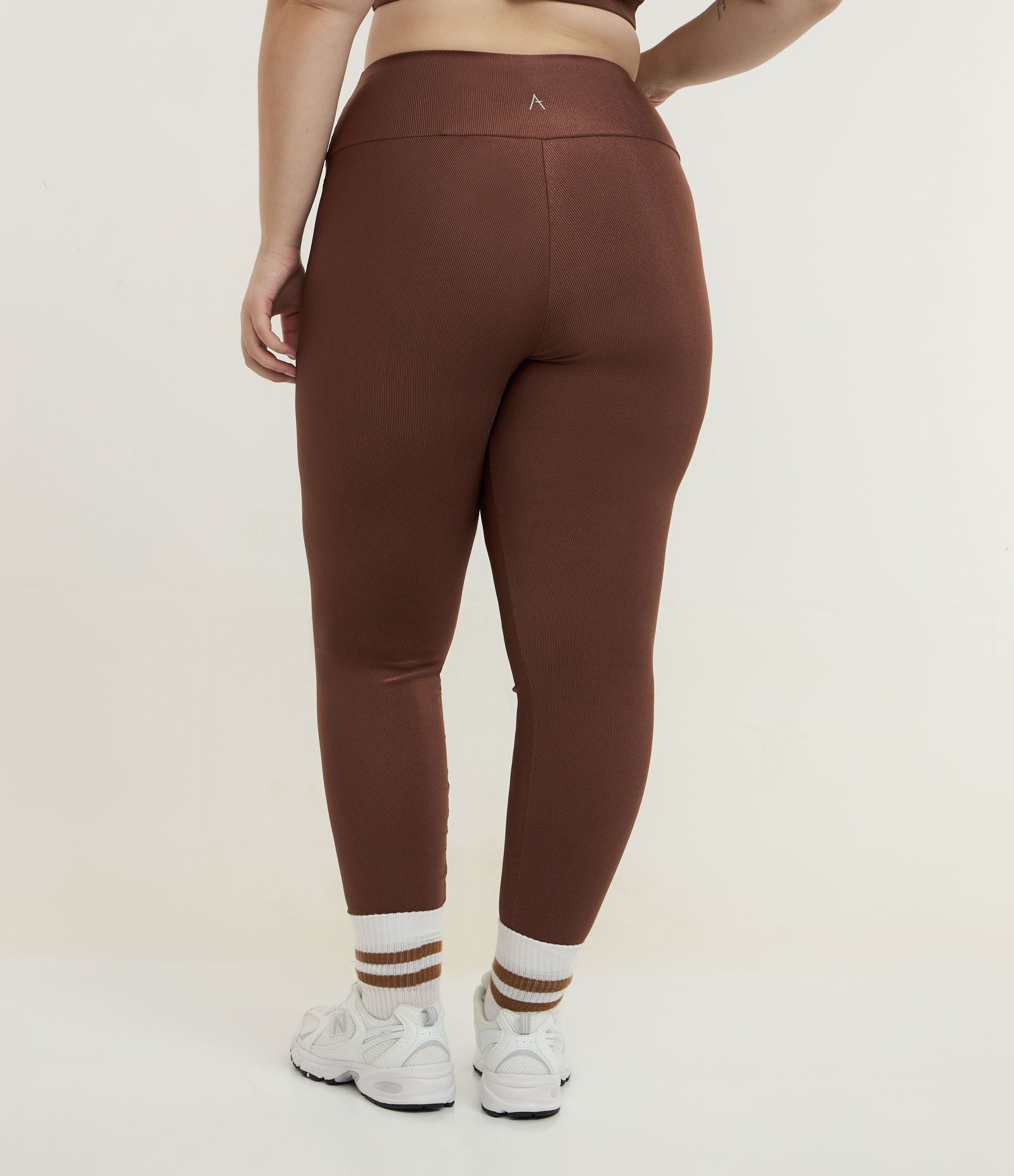 Calça Legging Esportiva Texturizada com Tecnologia Dry e Bolso Interno Curve & Plus Size Marrom 4