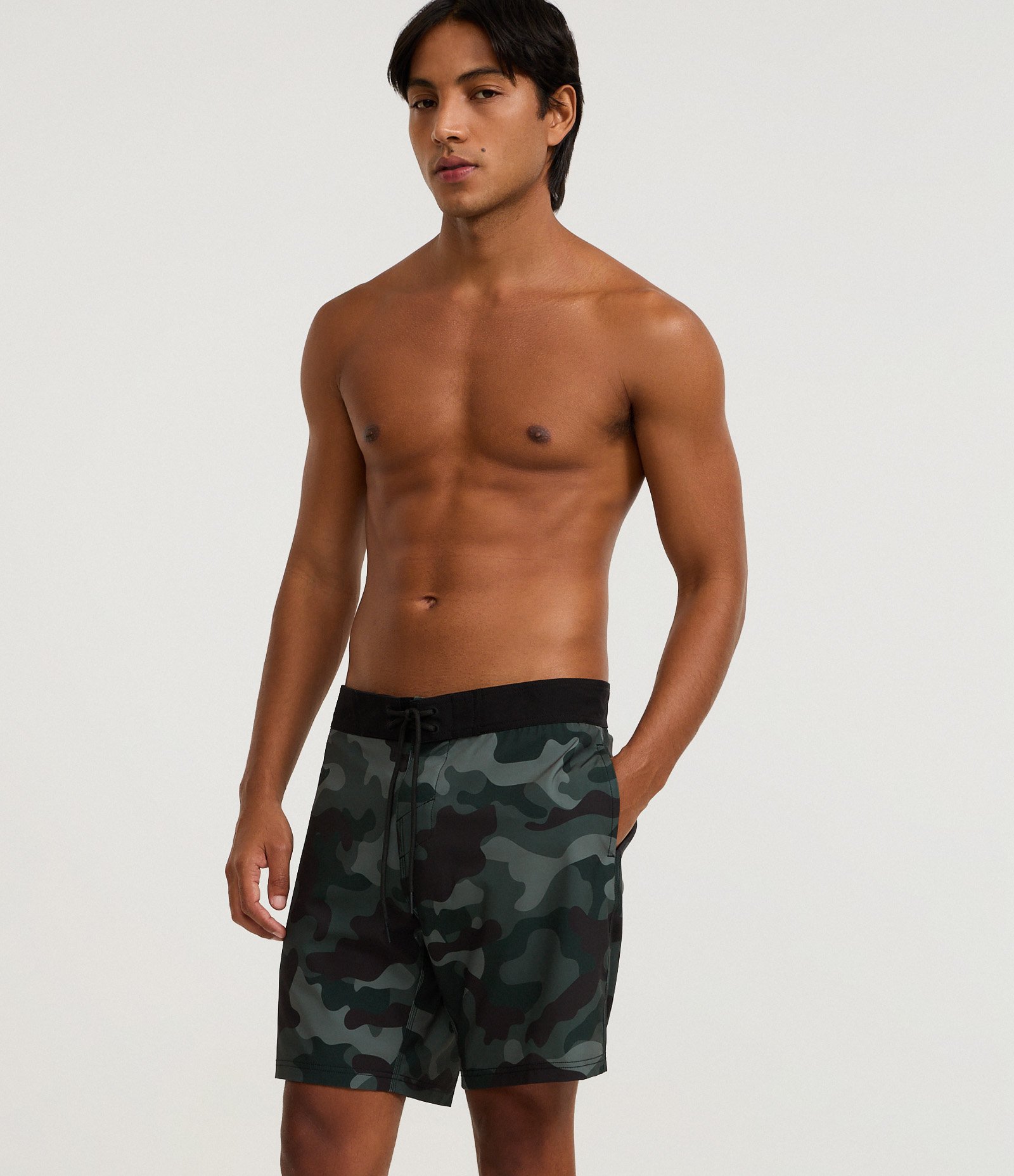 Bermuda em Microfibra com Estampa Camuflada Preto 1