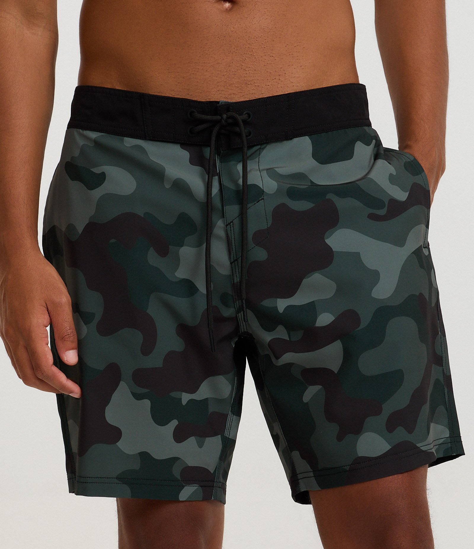 Bermuda em Microfibra com Estampa Camuflada Preto 2