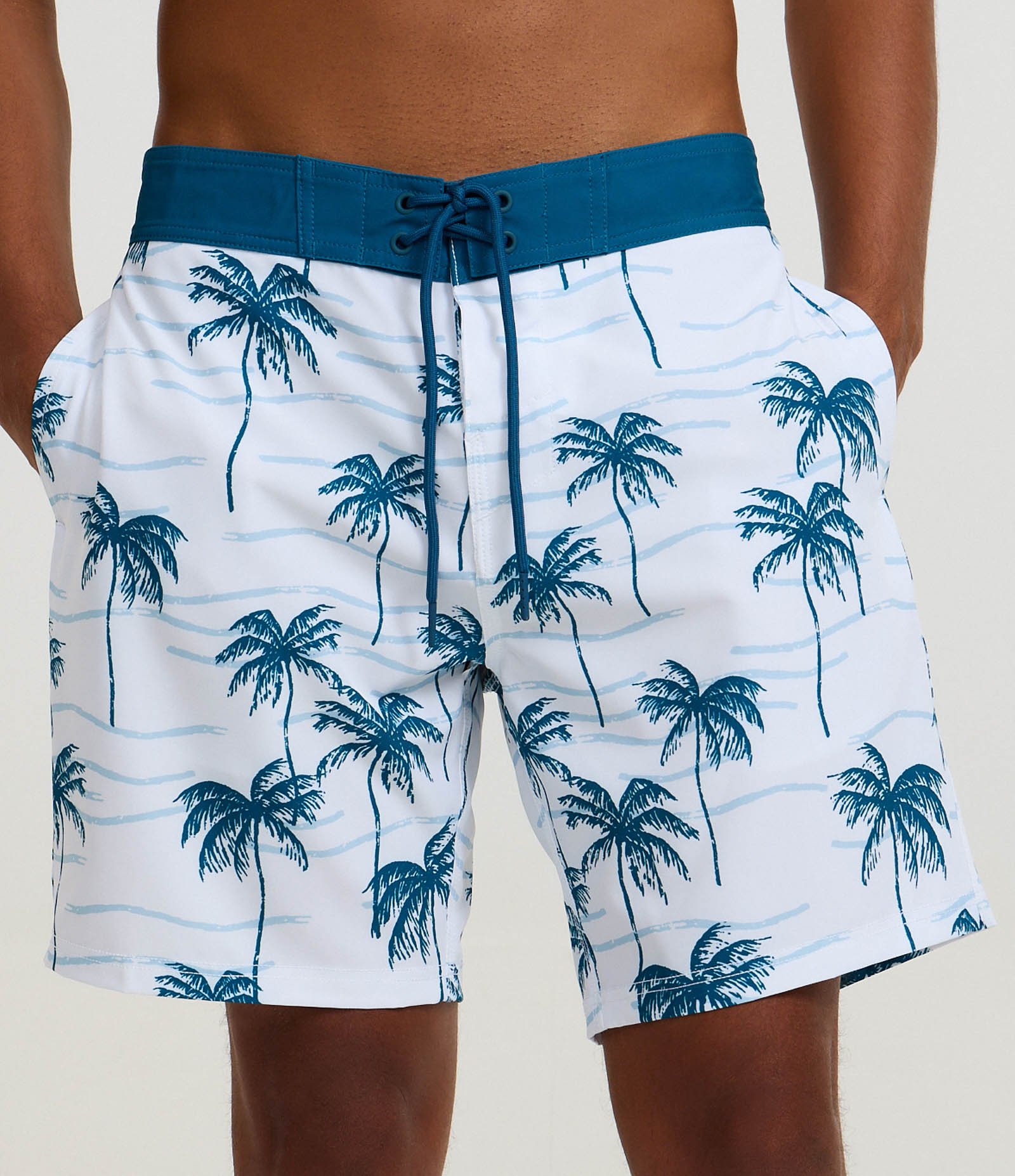 Bermuda de Banho em Microfibra Leve com Estampa Tropical de Coqueiros Praianos Branco 2