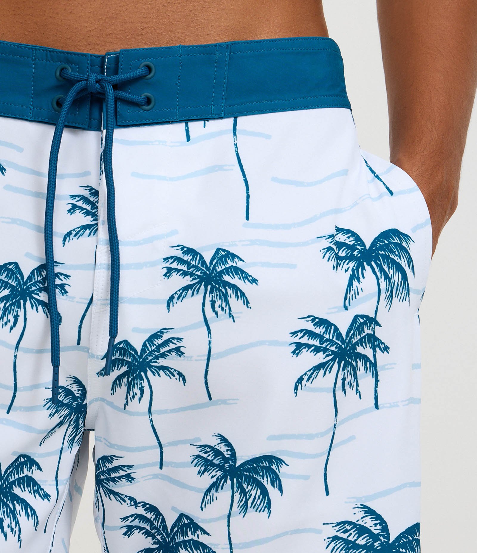Bermuda de Banho em Microfibra Leve com Estampa Tropical de Coqueiros Praianos Branco 3