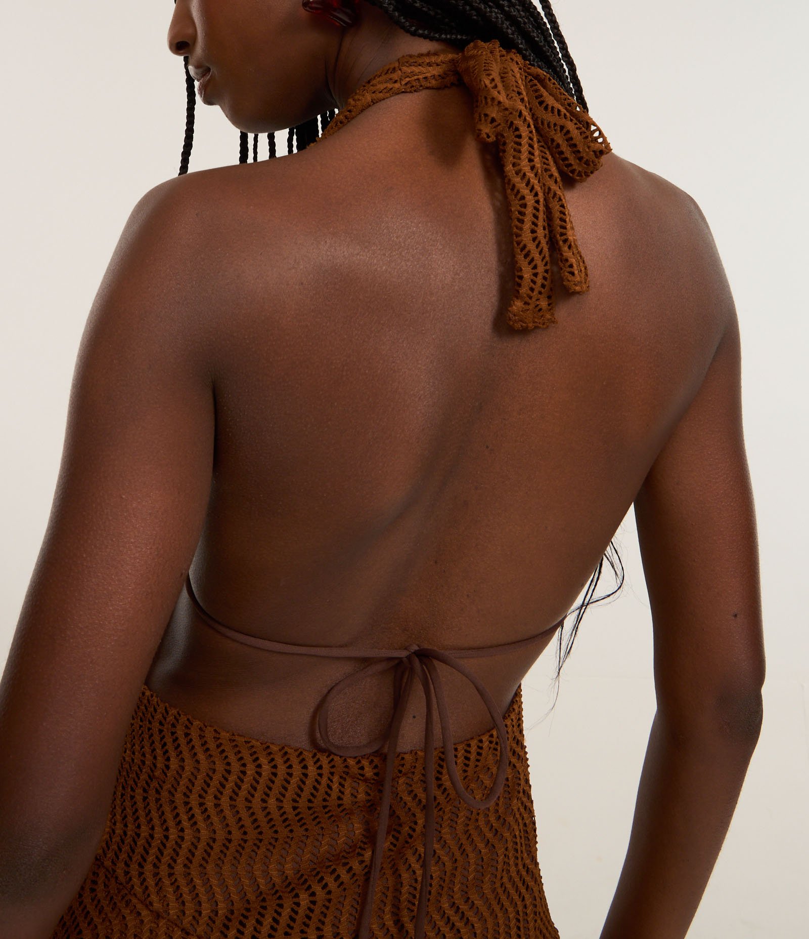 Vestido Frente Única com Textura Furadinha e Babados Marrom 3