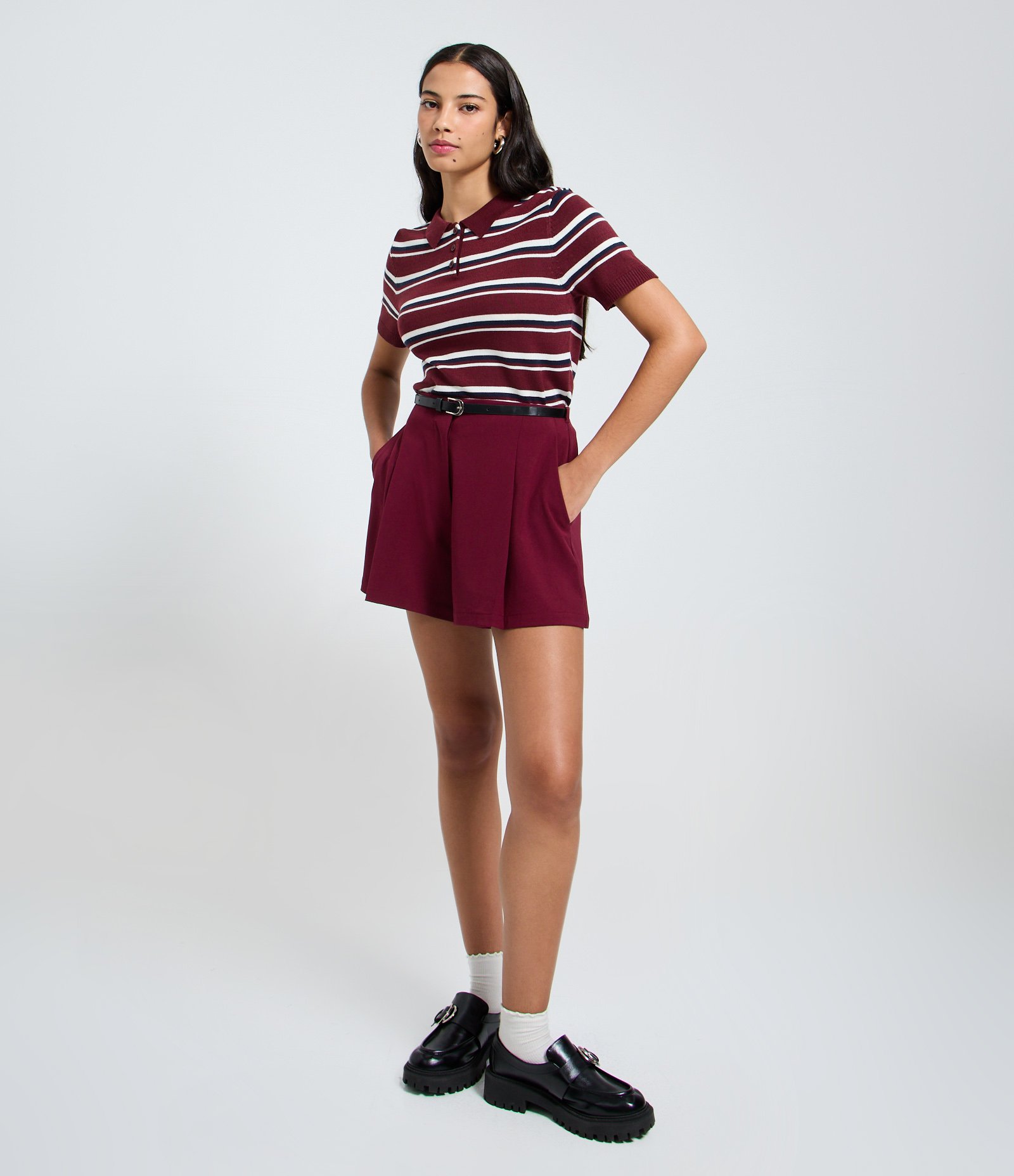 Short em Alfaiataria Lisa com Cinto Fino Vinho 1