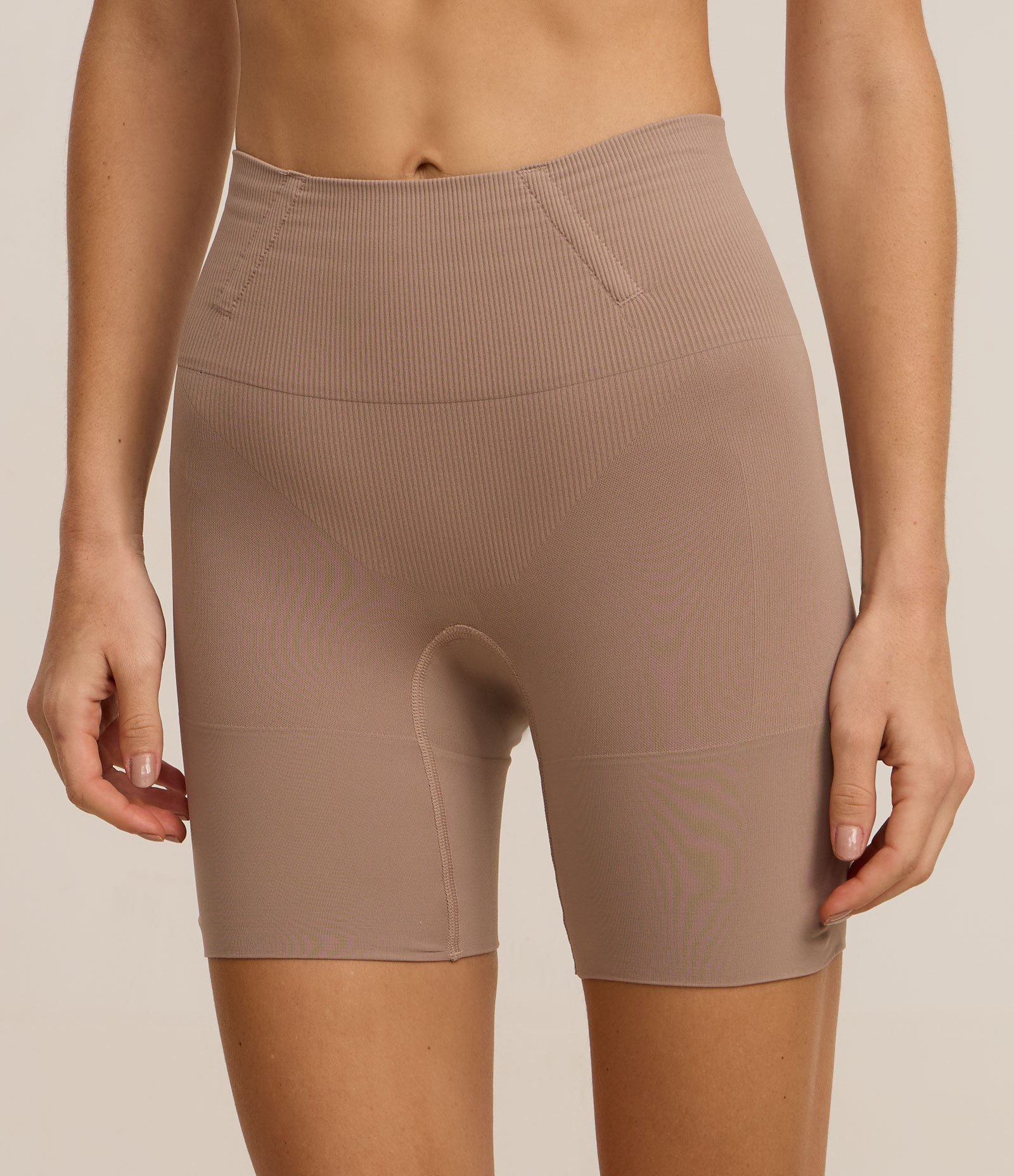 Bermuda Modeladora Seamless com Barbatanas Plié Bege 1