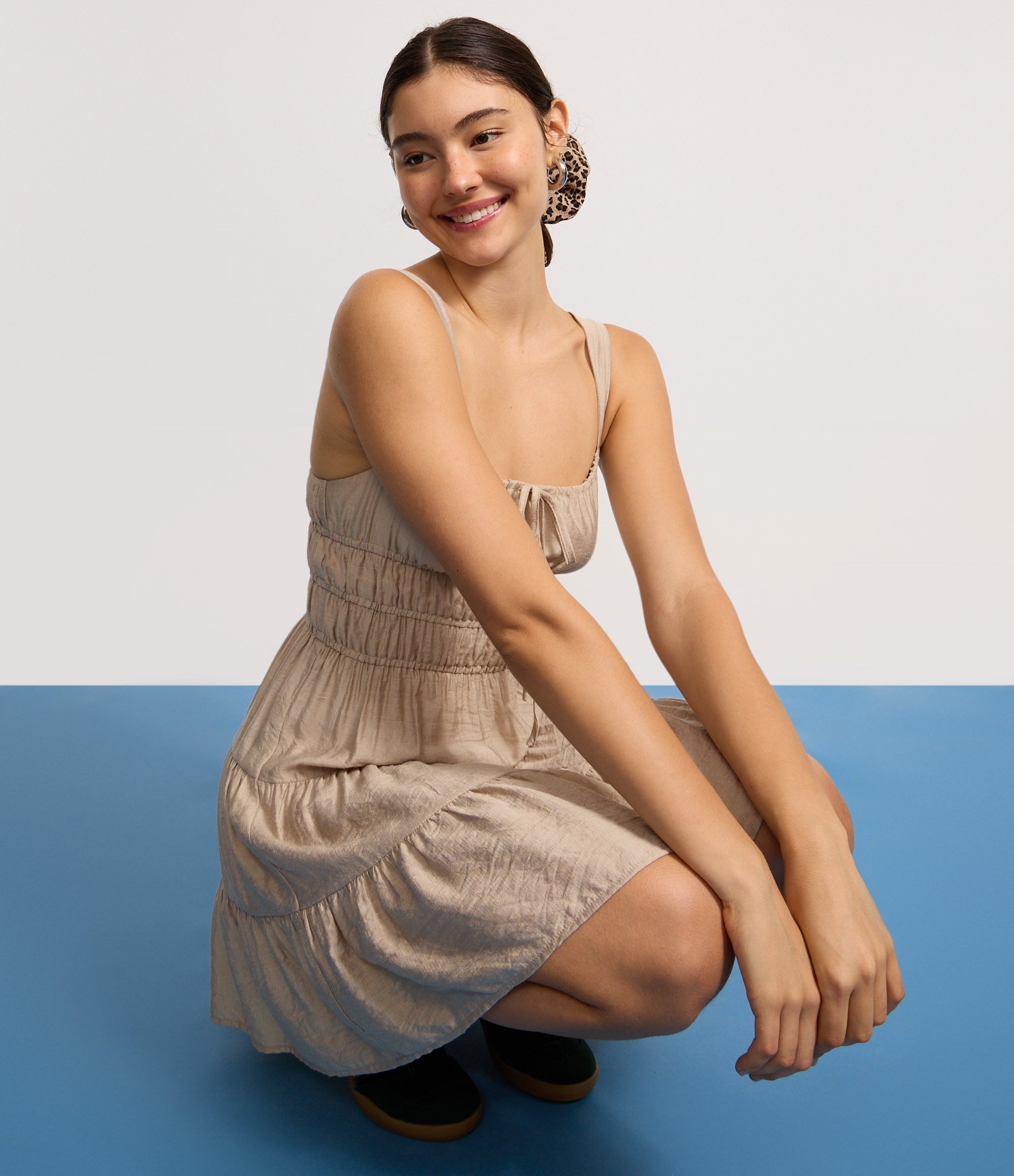 Vestido Evasê Curto com Amarração e Babados Bege 5