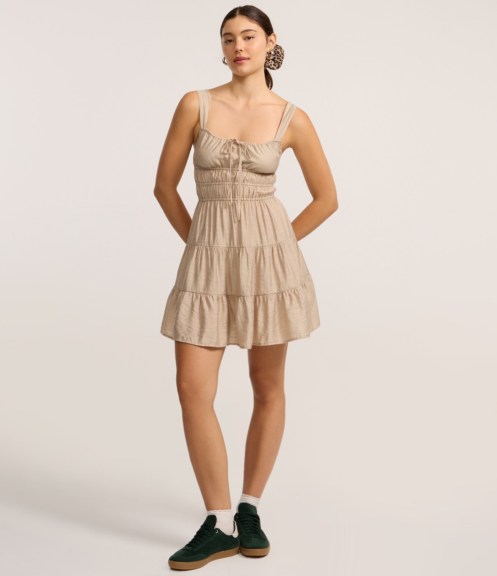 Vestido Evasê Curto com Amarração e Babados Bege 2