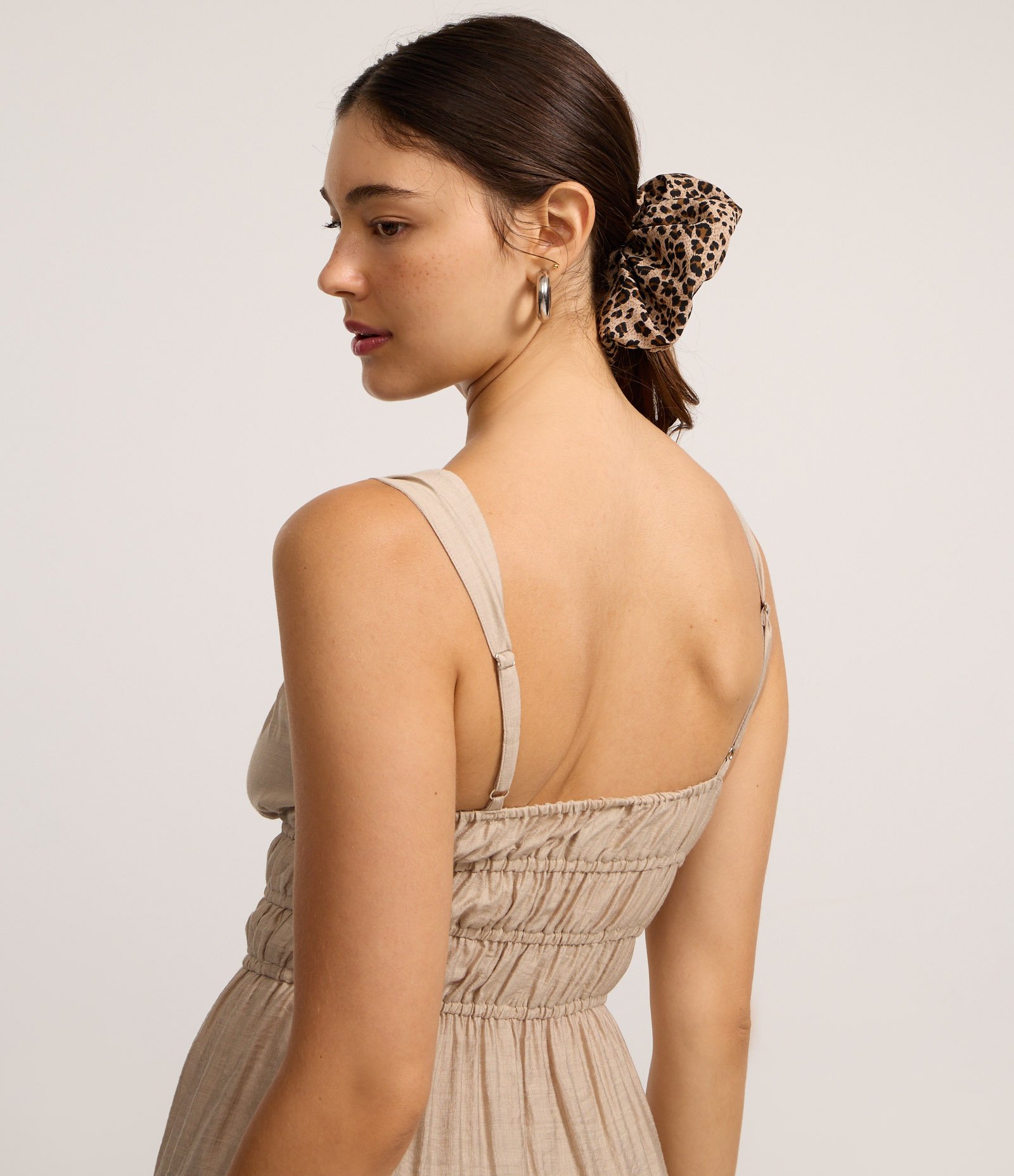 Vestido Evasê Curto com Amarração e Babados Bege 3