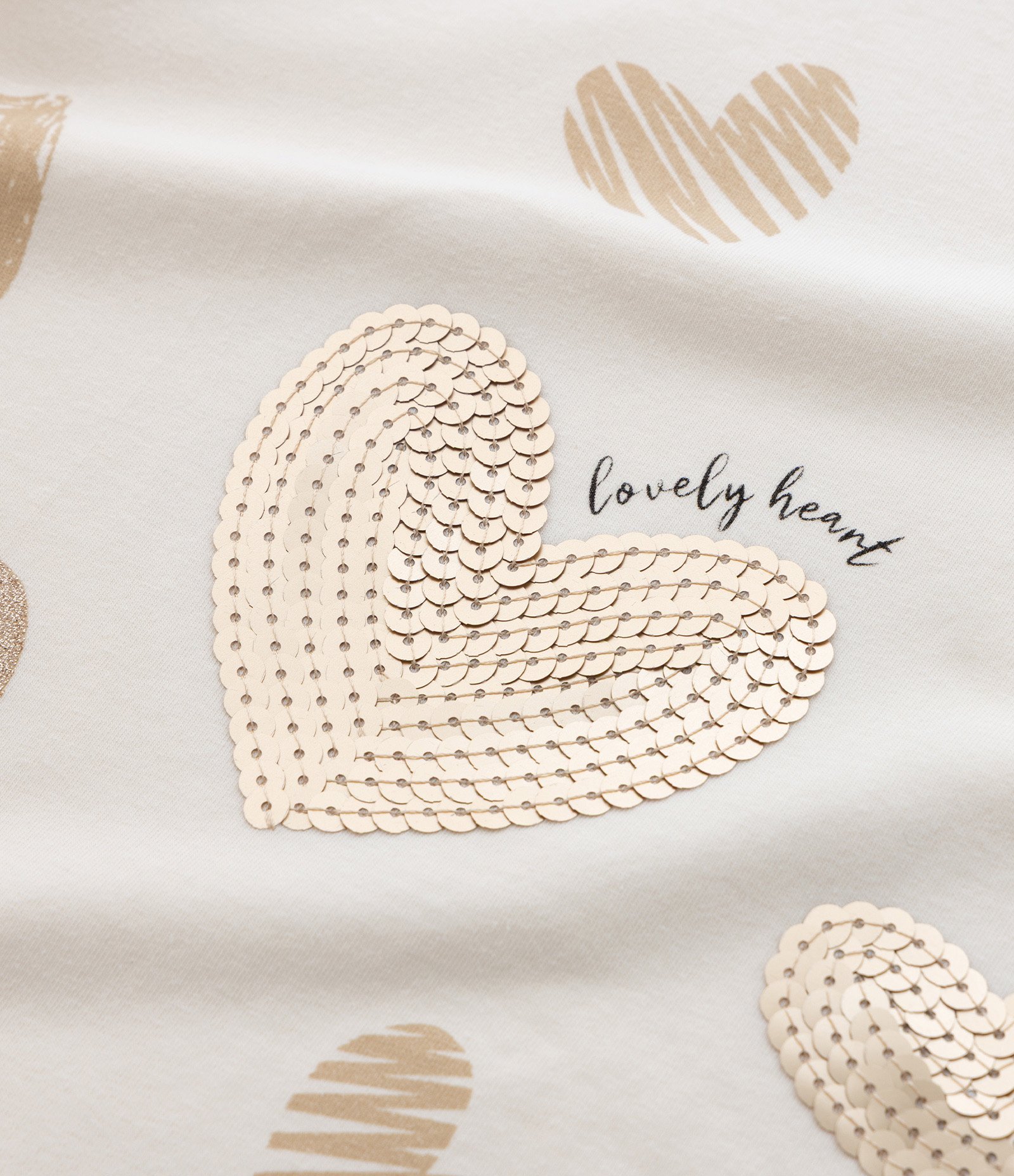 Camiseta Infantil com Estampa de Corações e Glitter Tam - 5 a 14 Anos Off White 5