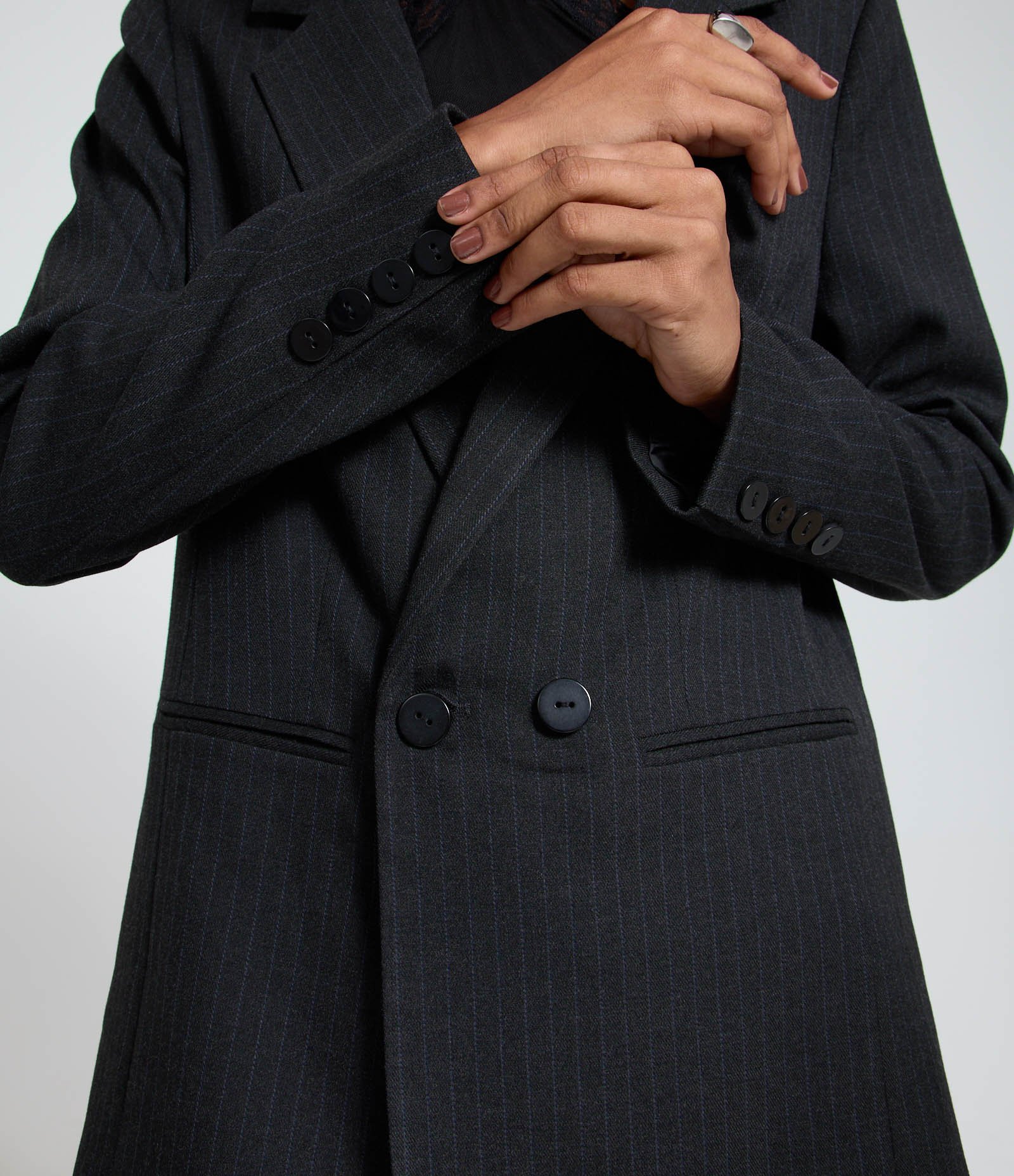 Blazer Longo Listrado com Riscas de Giz Cinza 3
