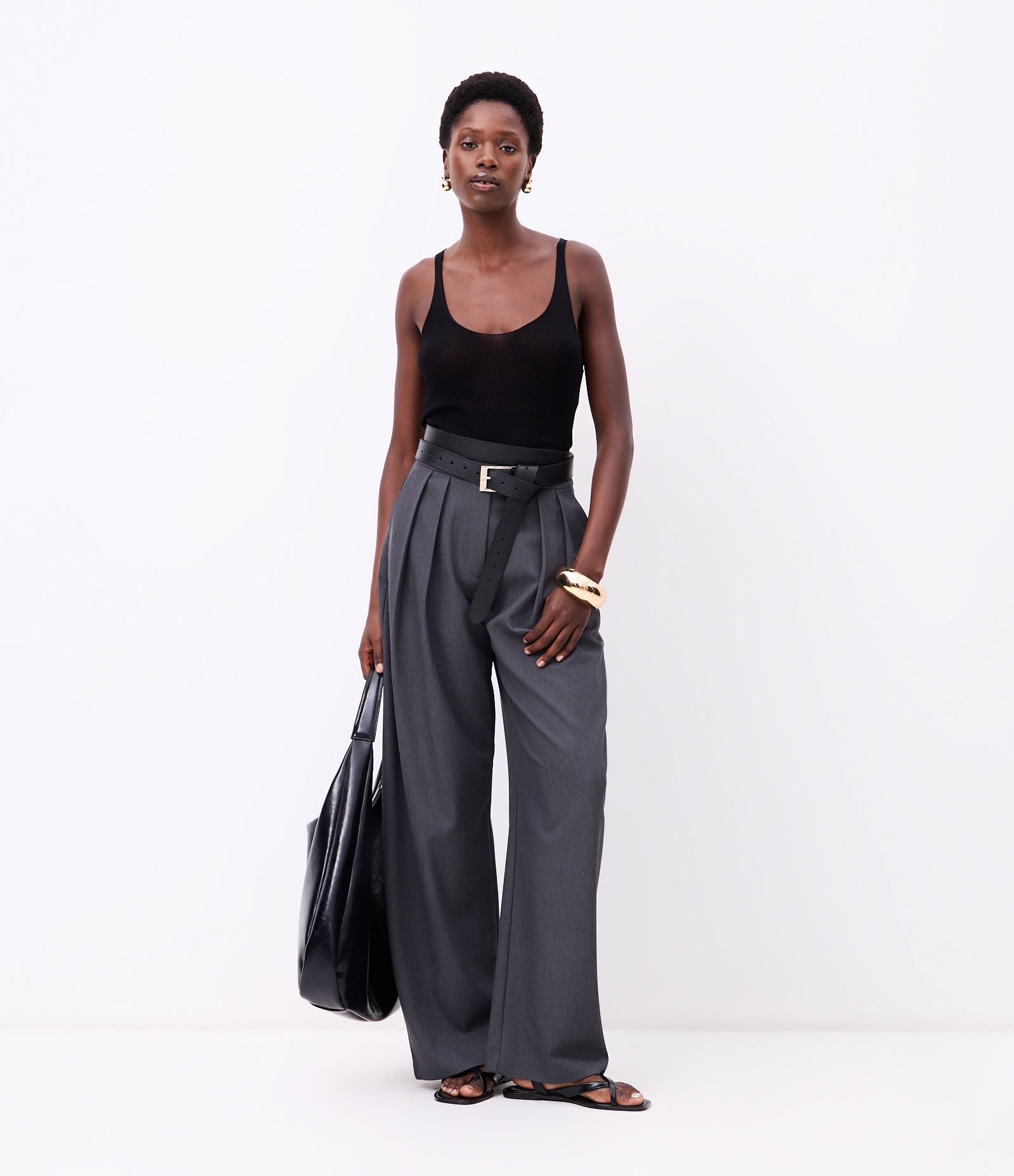 Blusa em Tricô com Decote U e Alça Média Preto 3