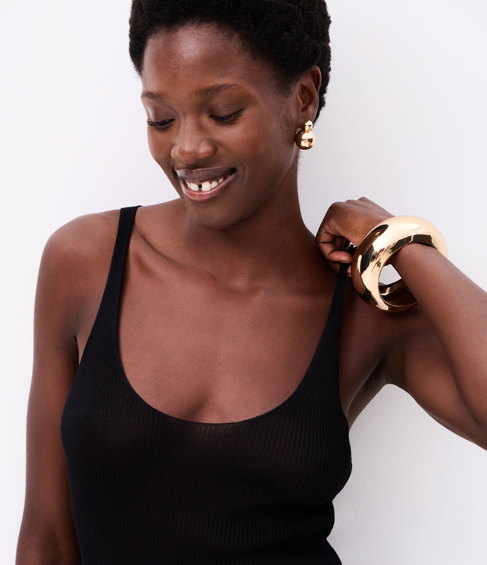 Blusa em Tricô com Decote U e Alça Média Preto 4