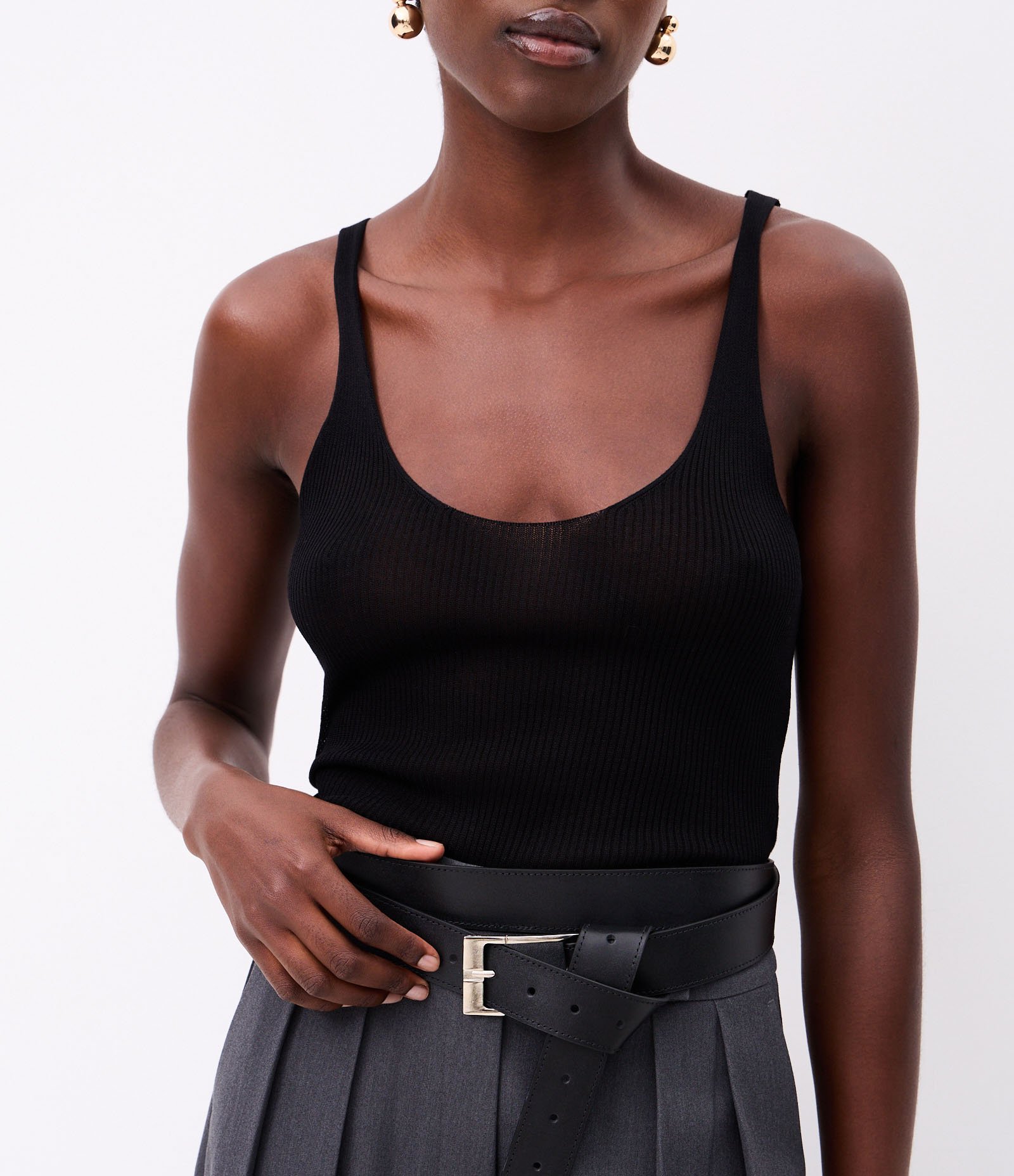 Blusa em Tricô com Decote U e Alça Média Preto 5