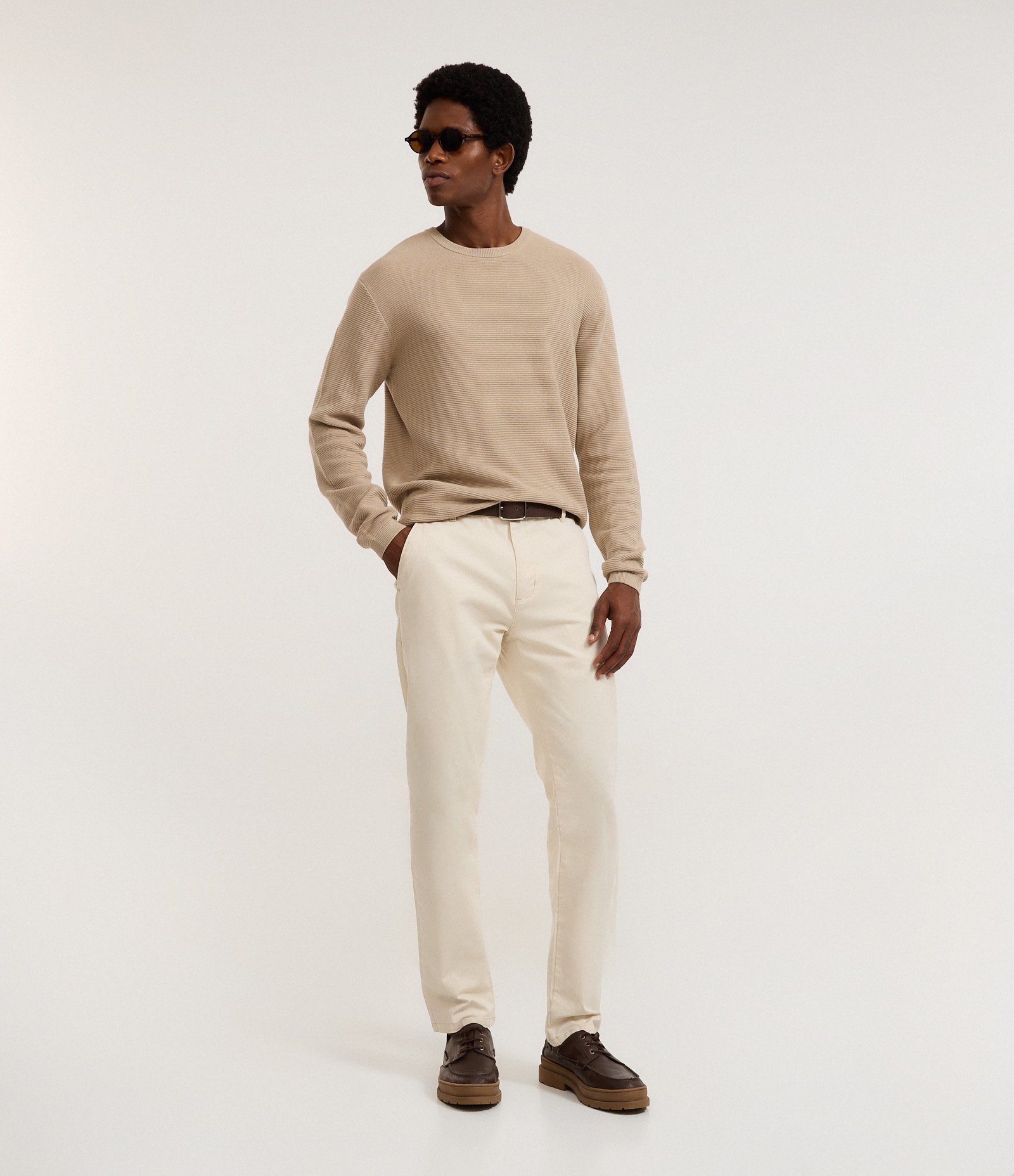 Calça Slim em Sarja com Lavagem Estonada Cinza Claro 1