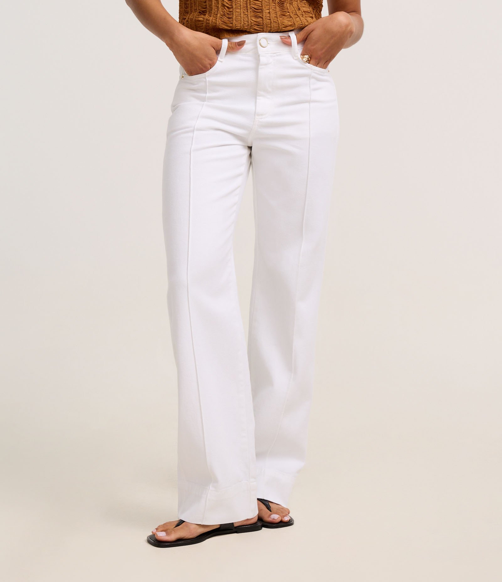Calça Reta Comfort Cintura Alta em Sarja Branco 3