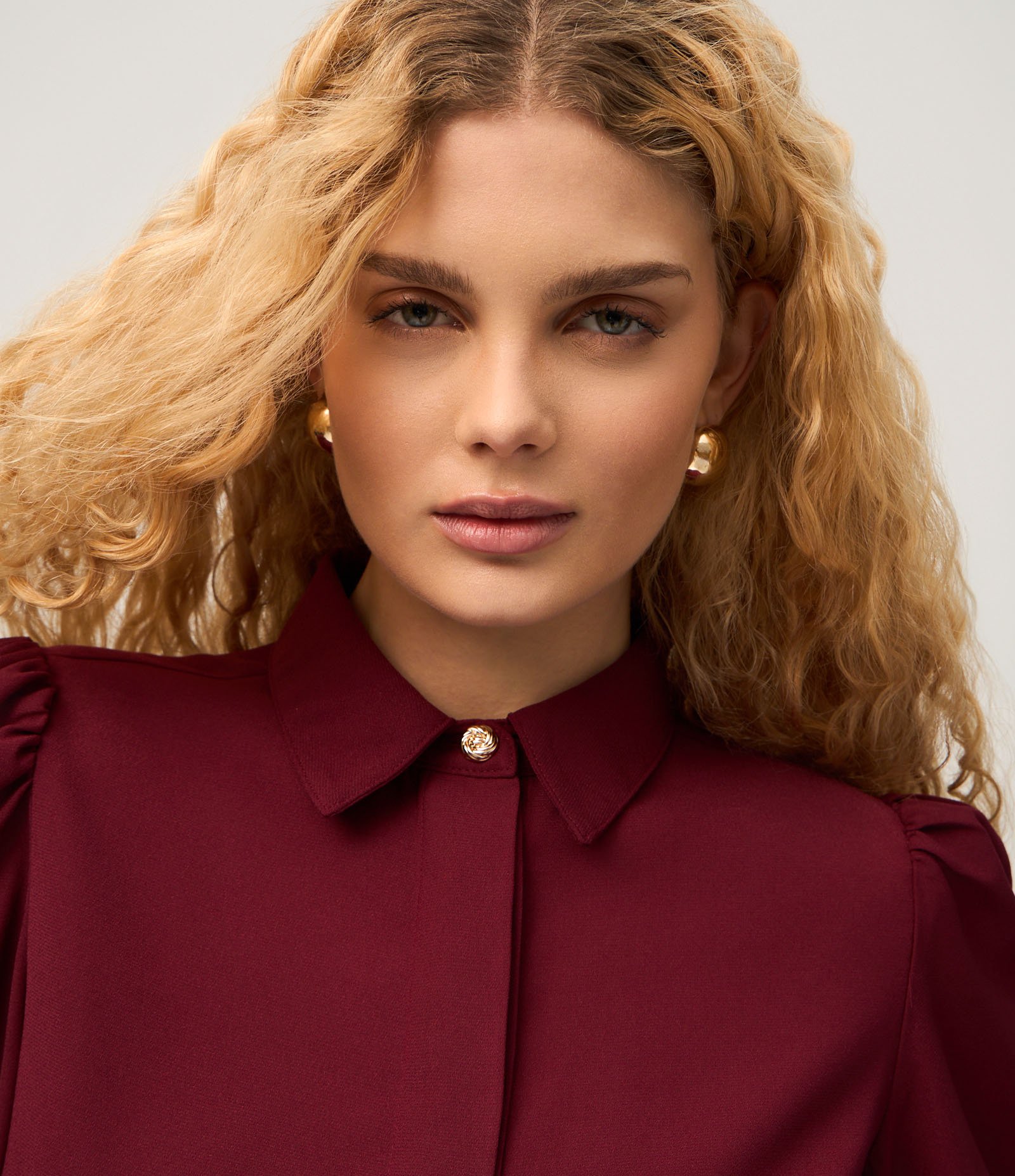 Camisa em Crepe com Botão Diferenciado e Manga Bufante Vinho 3