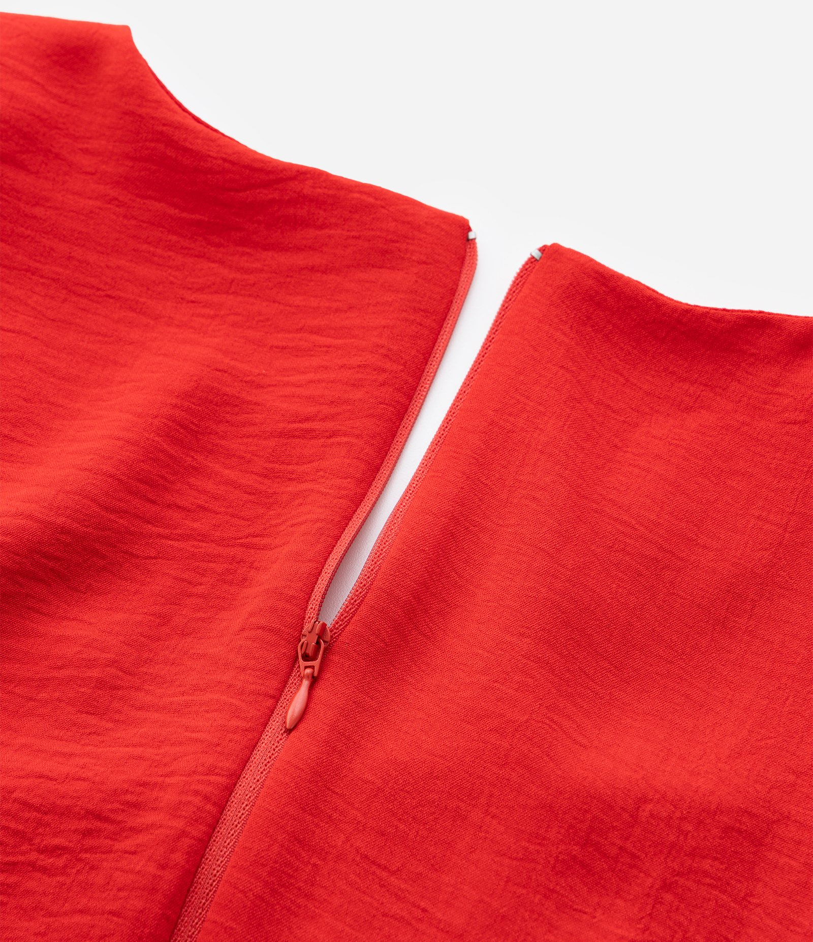 Vestido Curto em Crepe com Decote V Curve & Plus Size Vermelho 8