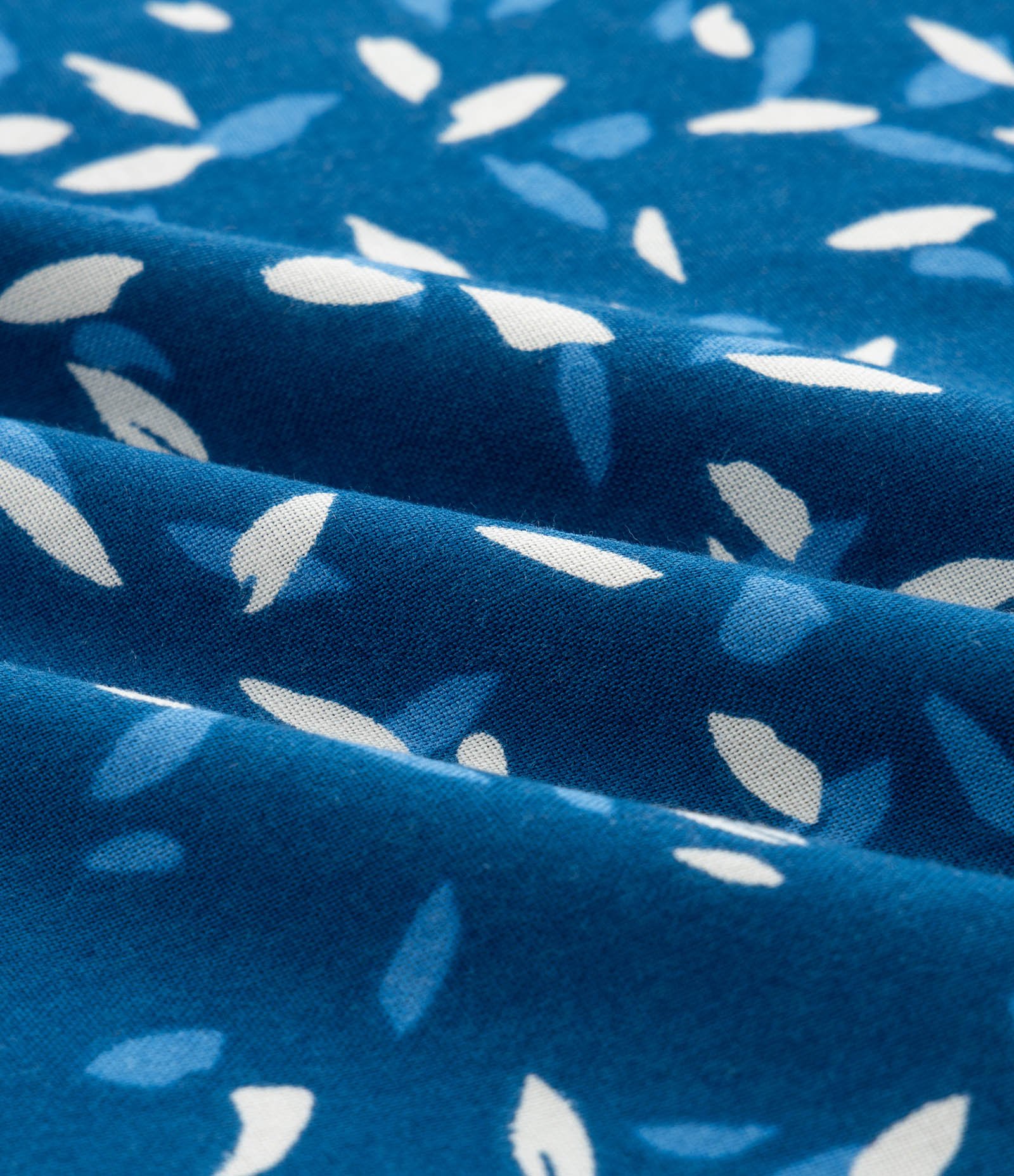 Blusa em Viscose com Estampa de Sementes Curve & Plus Size Azul 3