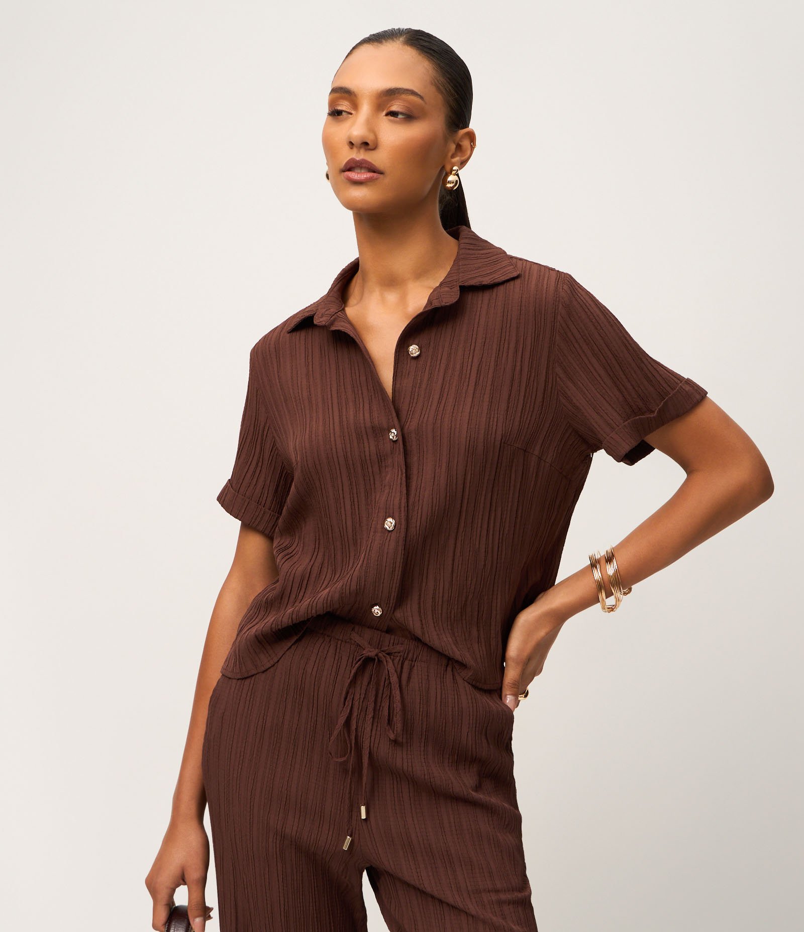 Camisa Texturizada em Viscose com Botões Diferenciados Marrom 1