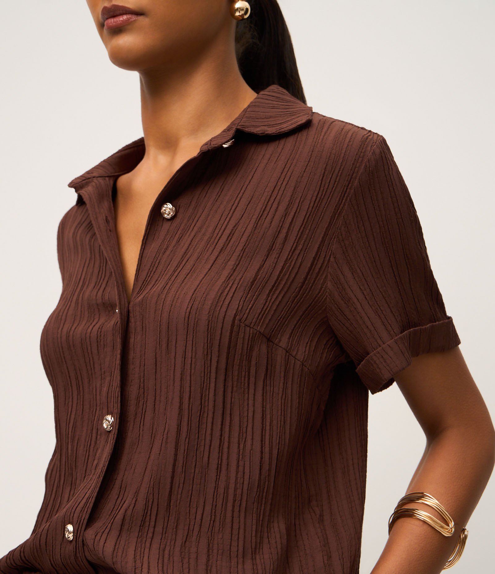 Camisa Texturizada em Viscose com Botões Diferenciados Marrom 4