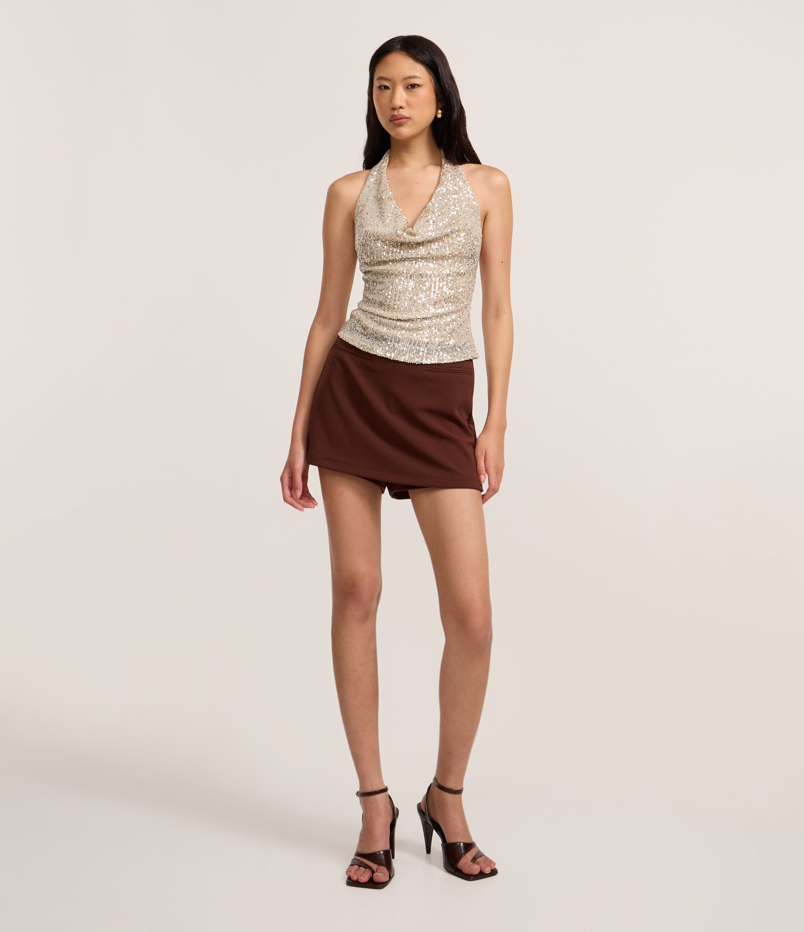 Short Saia em Crepe com Bolsinhos Frontais Marrom 1