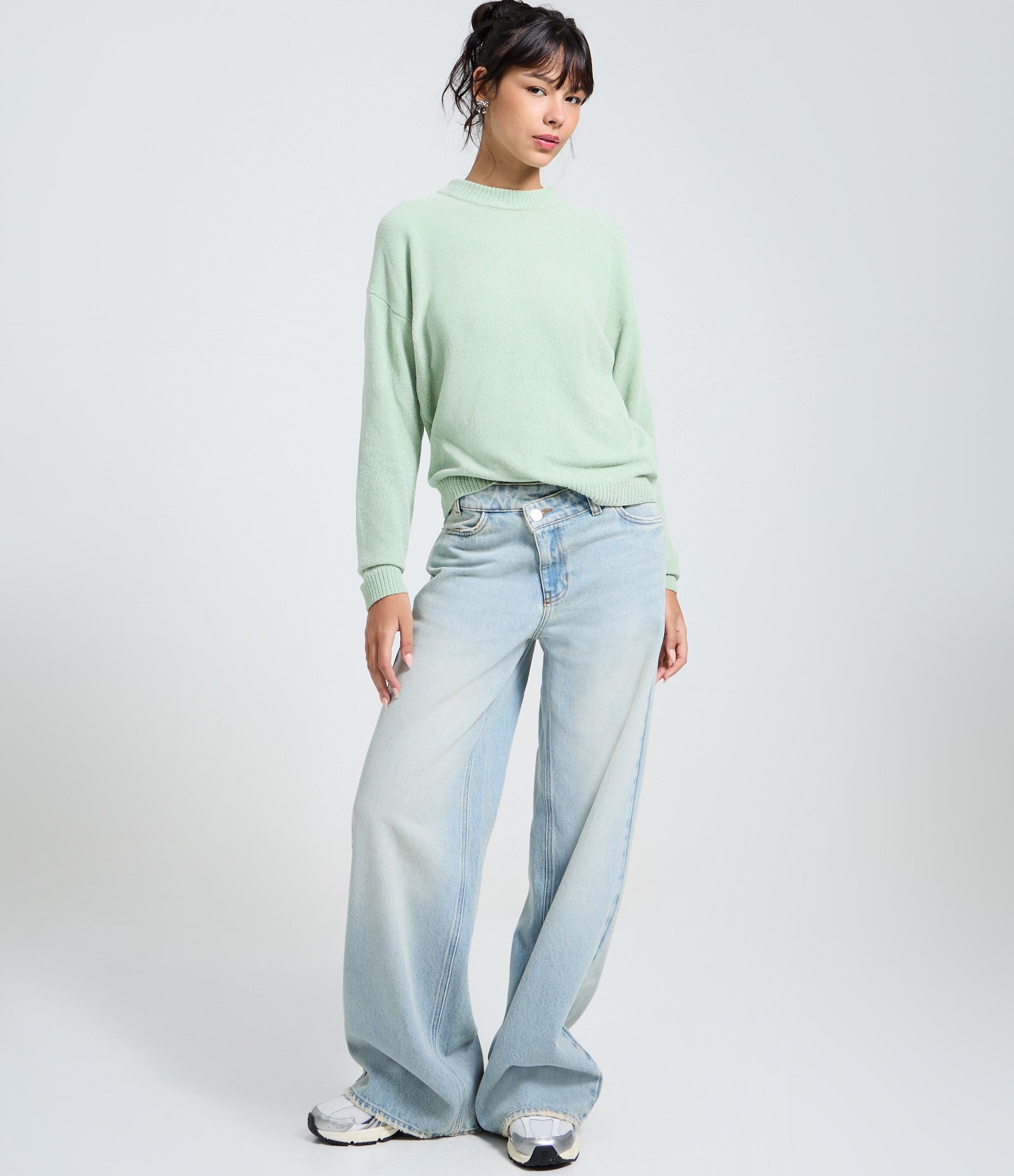 Blusa Slim em Tricô Chenille com Gola Redonda Verde Claro 2