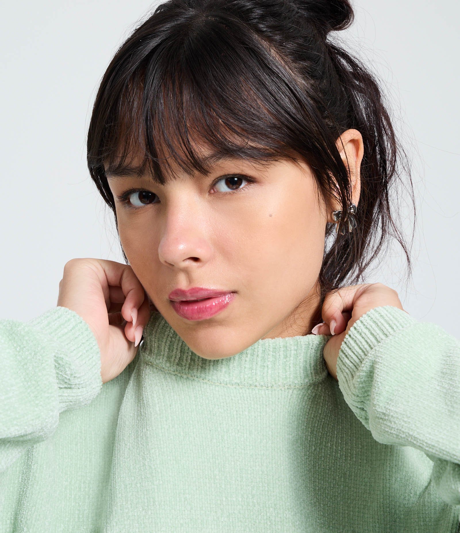 Blusa Slim em Tricô Chenille com Gola Redonda Verde Claro 4