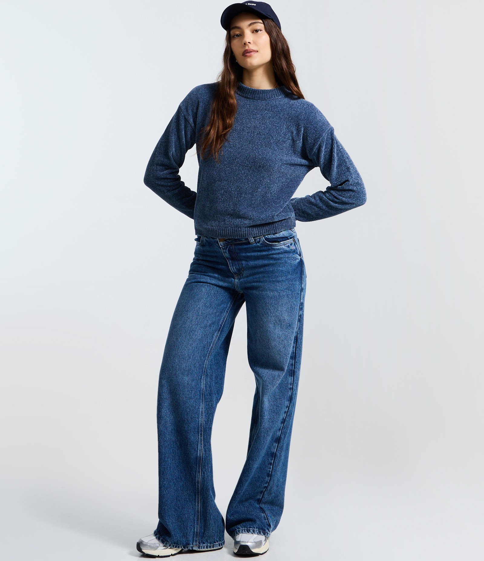 Blusa Slim em Tricô Chenille com Gola Redonda Azul Marinho 2