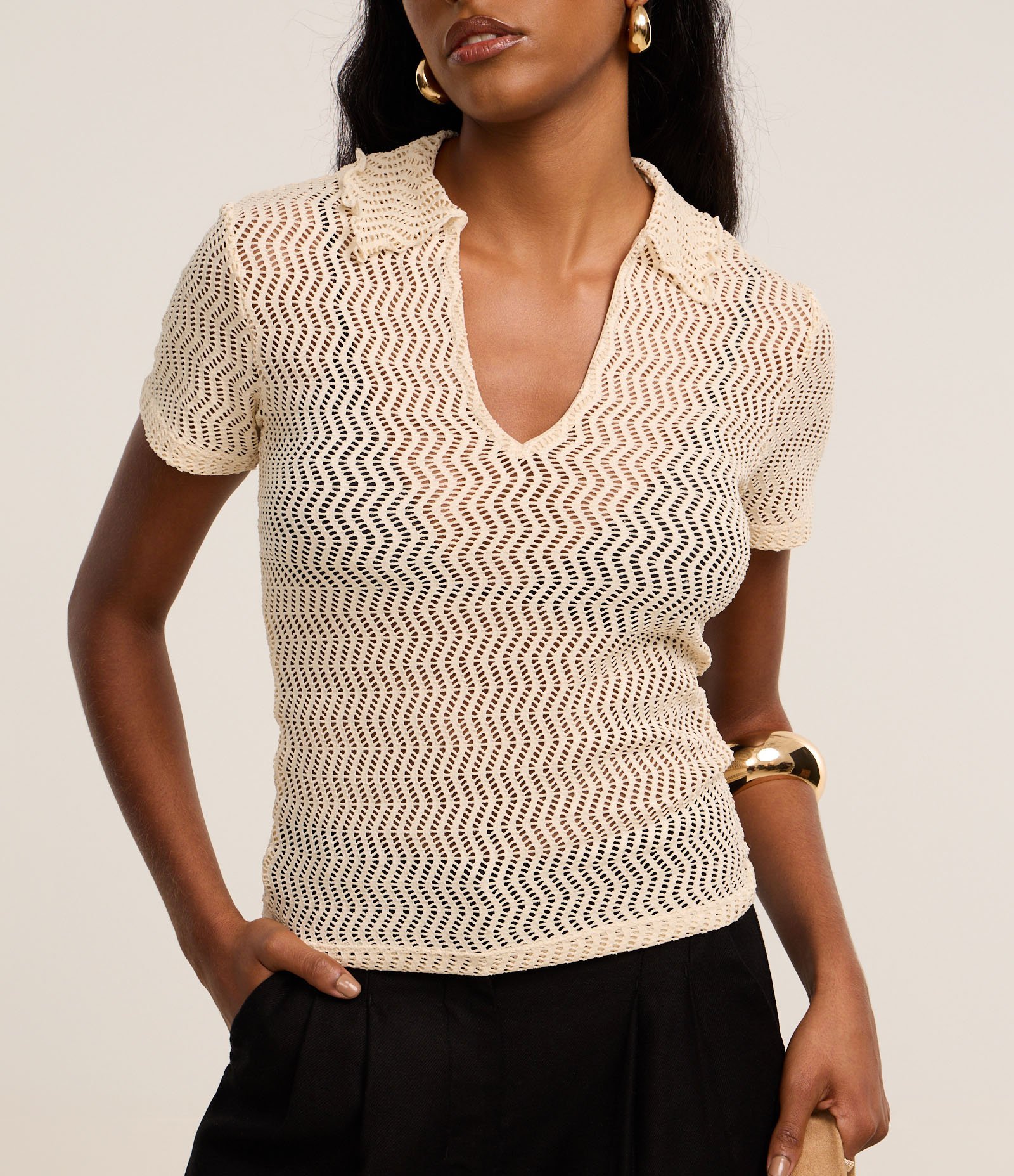 Blusa Slim com Efeito Macramê e Gola Polo Bege 4