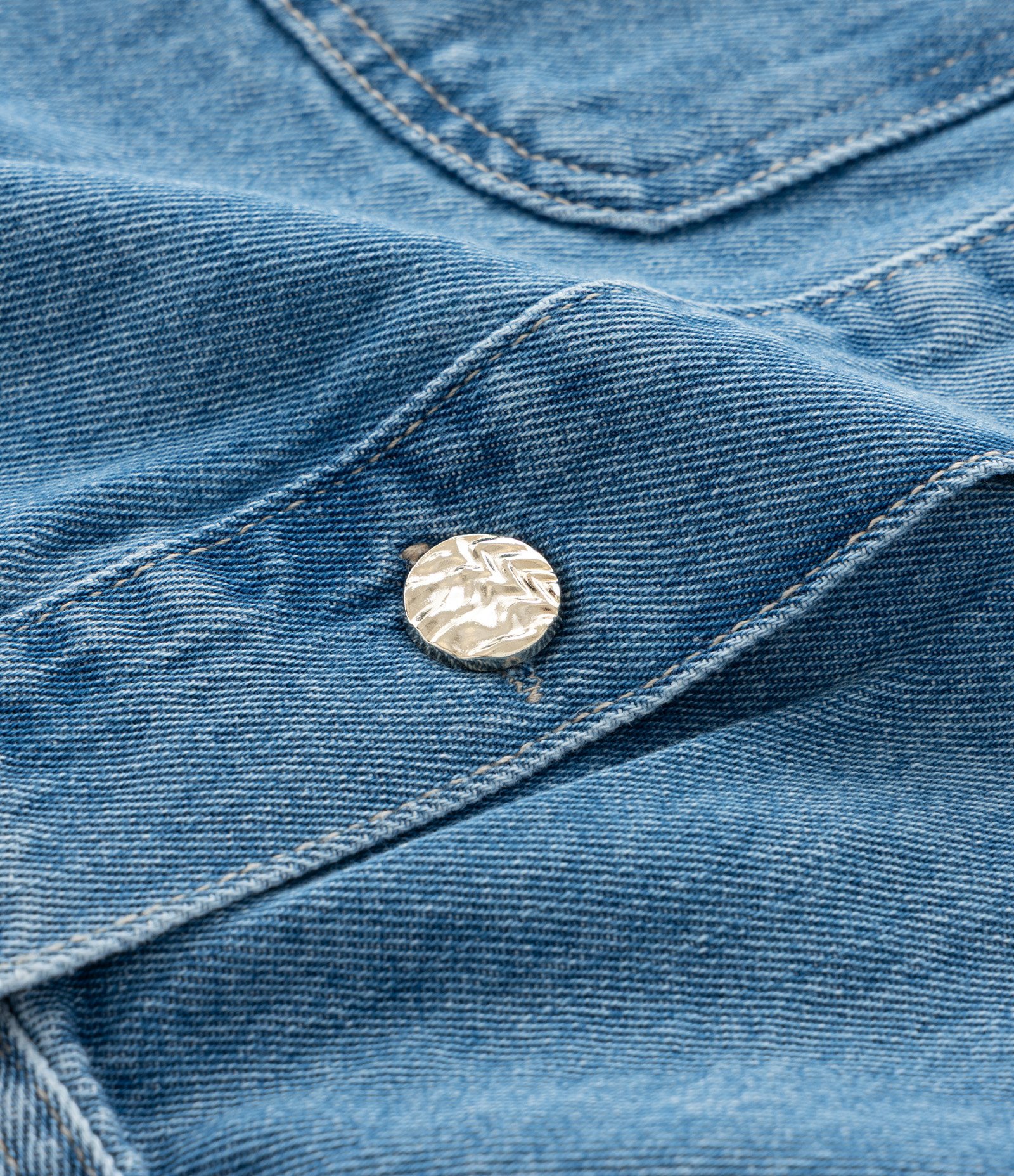 Blusa em Jeans com Bolsos e Botões Curve & Plus Size Azul 7