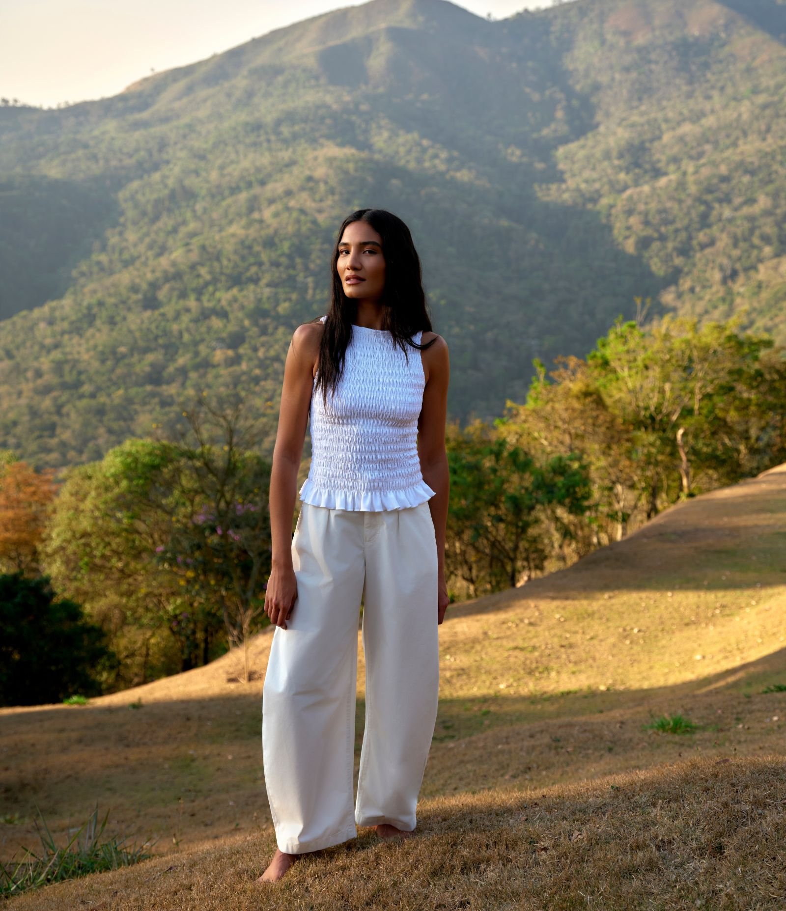 Calça Barrel em Sarja com Pregas e Bolsos Off White 1