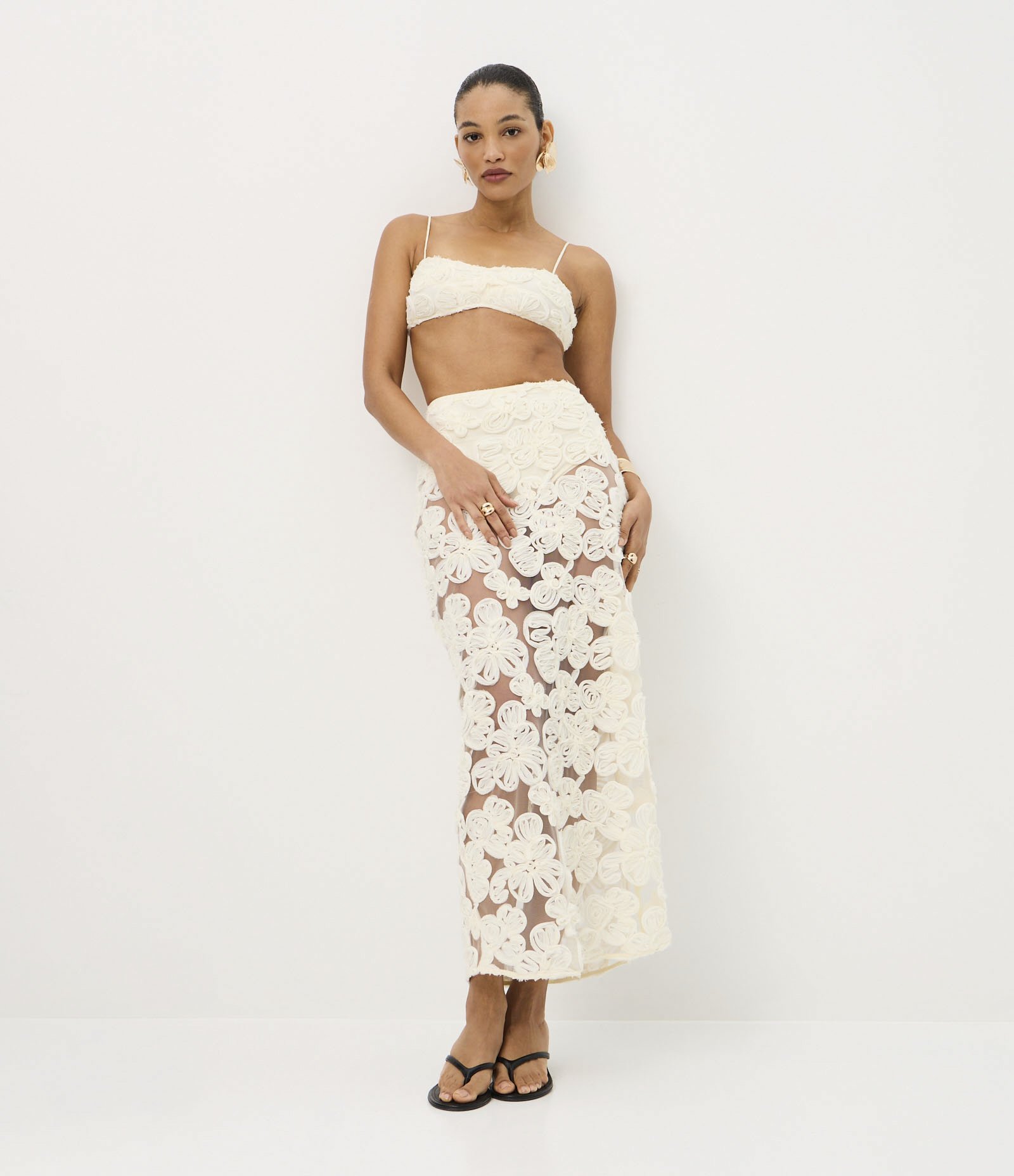 Saia Reta Midi em Tule com Bordados de Flores em 3D Bege 1