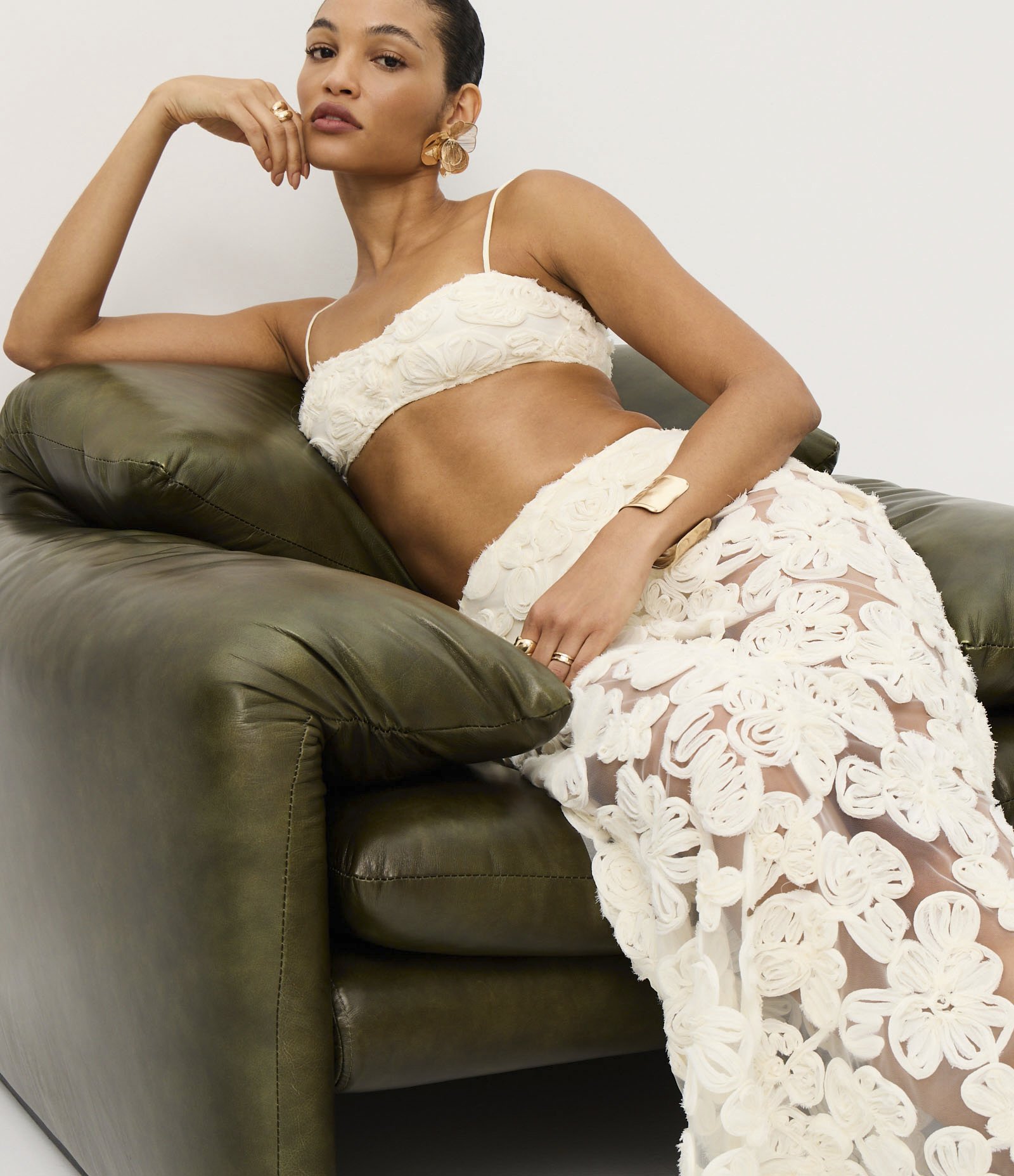 Saia Reta Midi em Tule com Bordados de Flores em 3D Bege 2