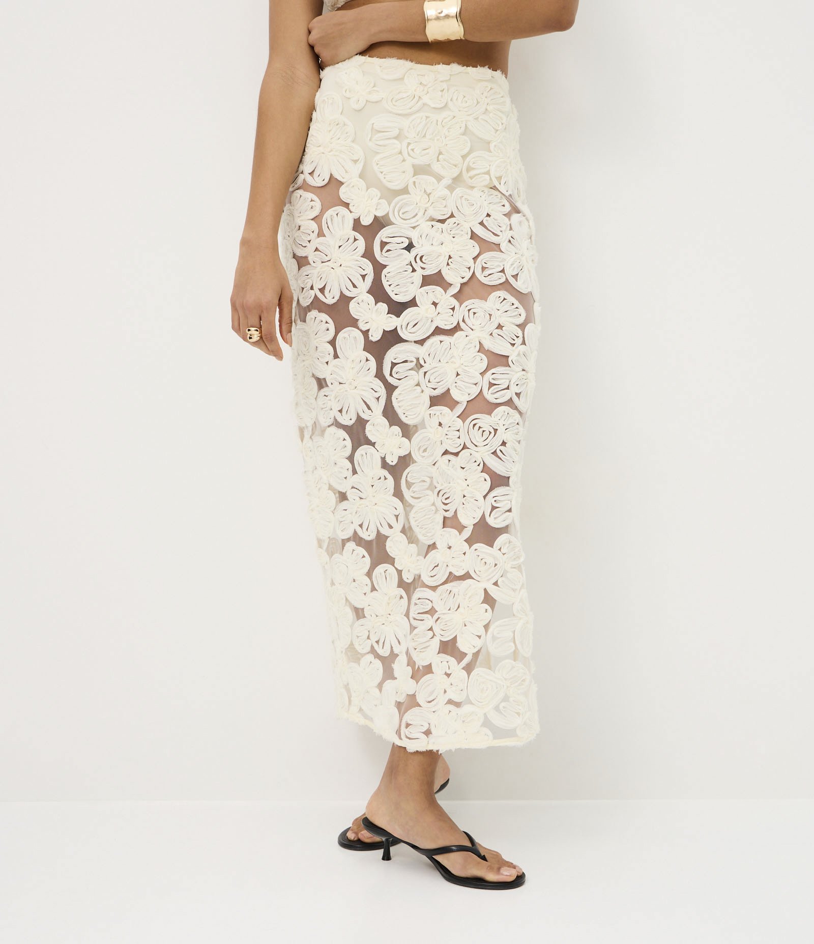 Saia Reta Midi em Tule com Bordados de Flores em 3D Bege 3