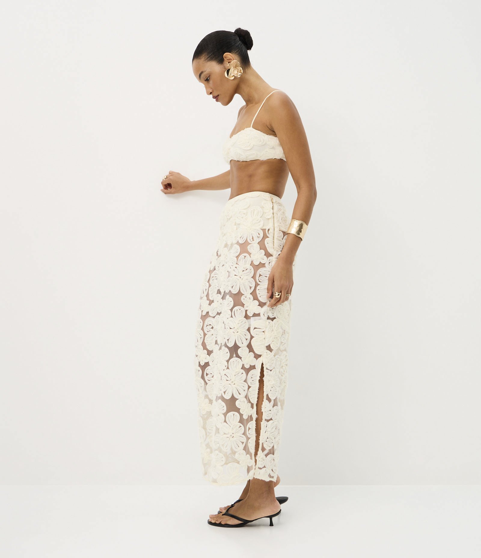 Saia Reta Midi em Tule com Bordados de Flores em 3D Bege 5