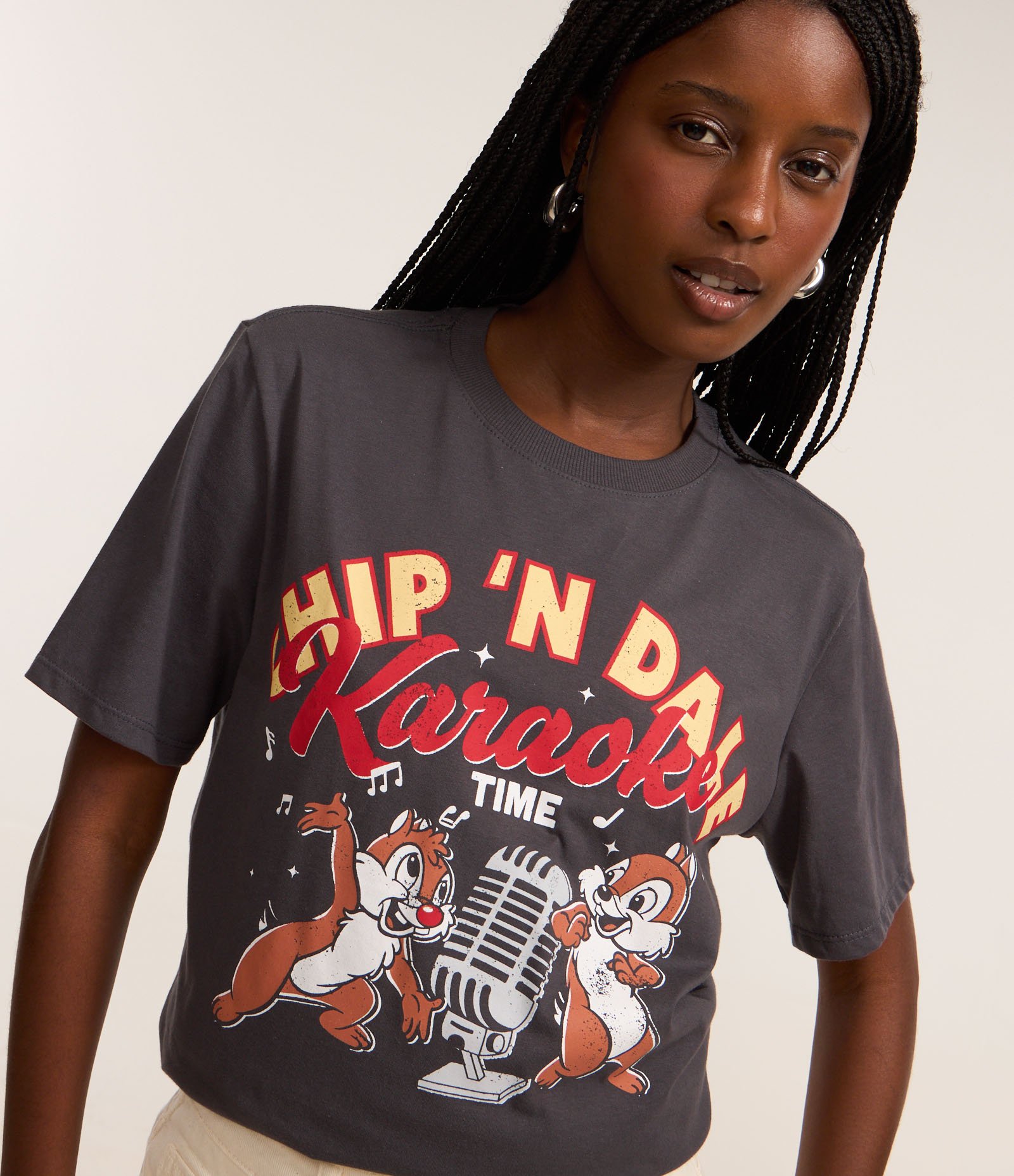 Camiseta T-shirt com Estampa Tico e Teco no Karaokê Cinza 1